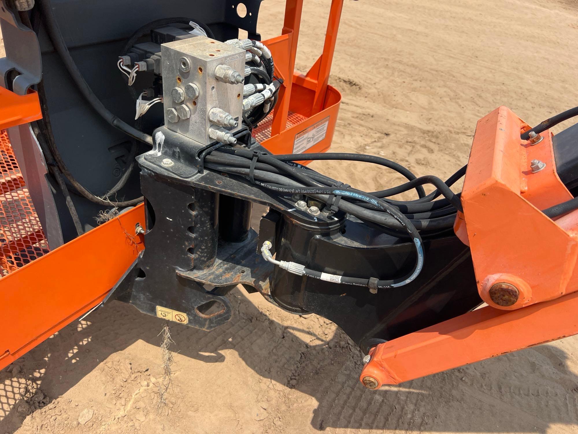 JLG M600JP