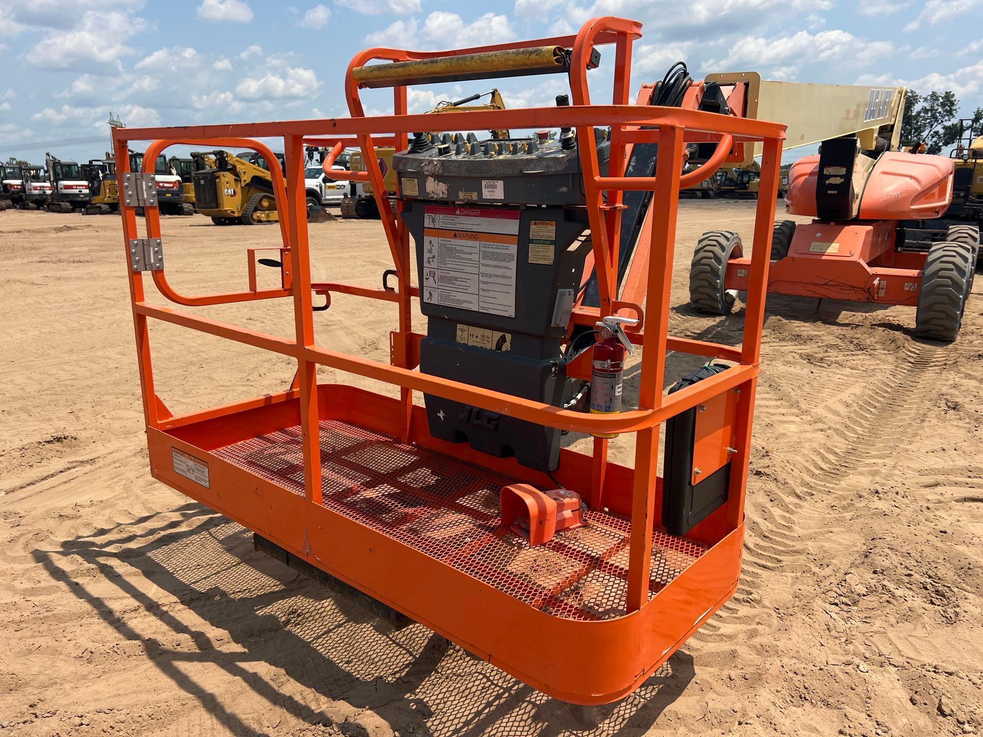 JLG M600JP