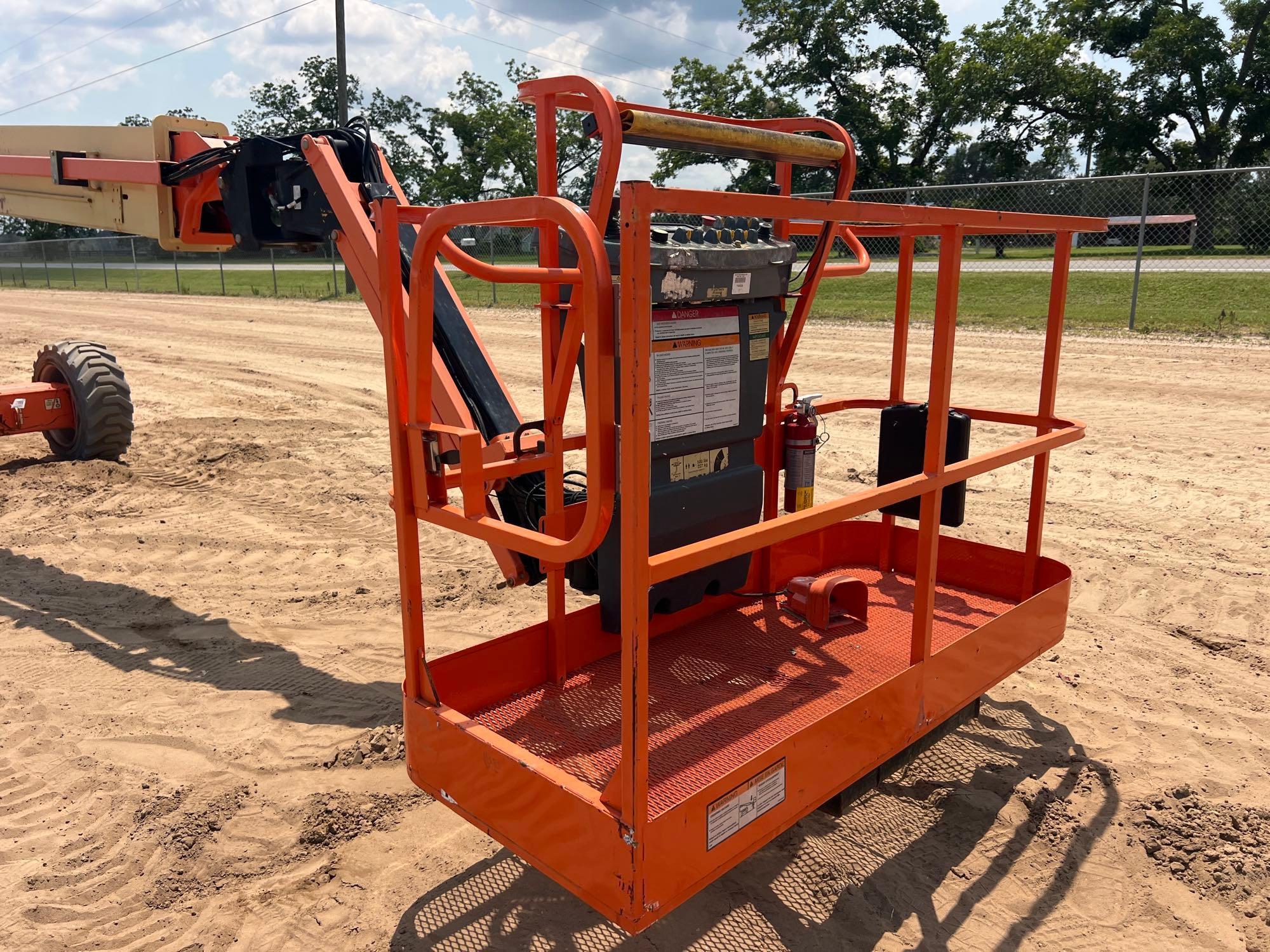 JLG M600JP