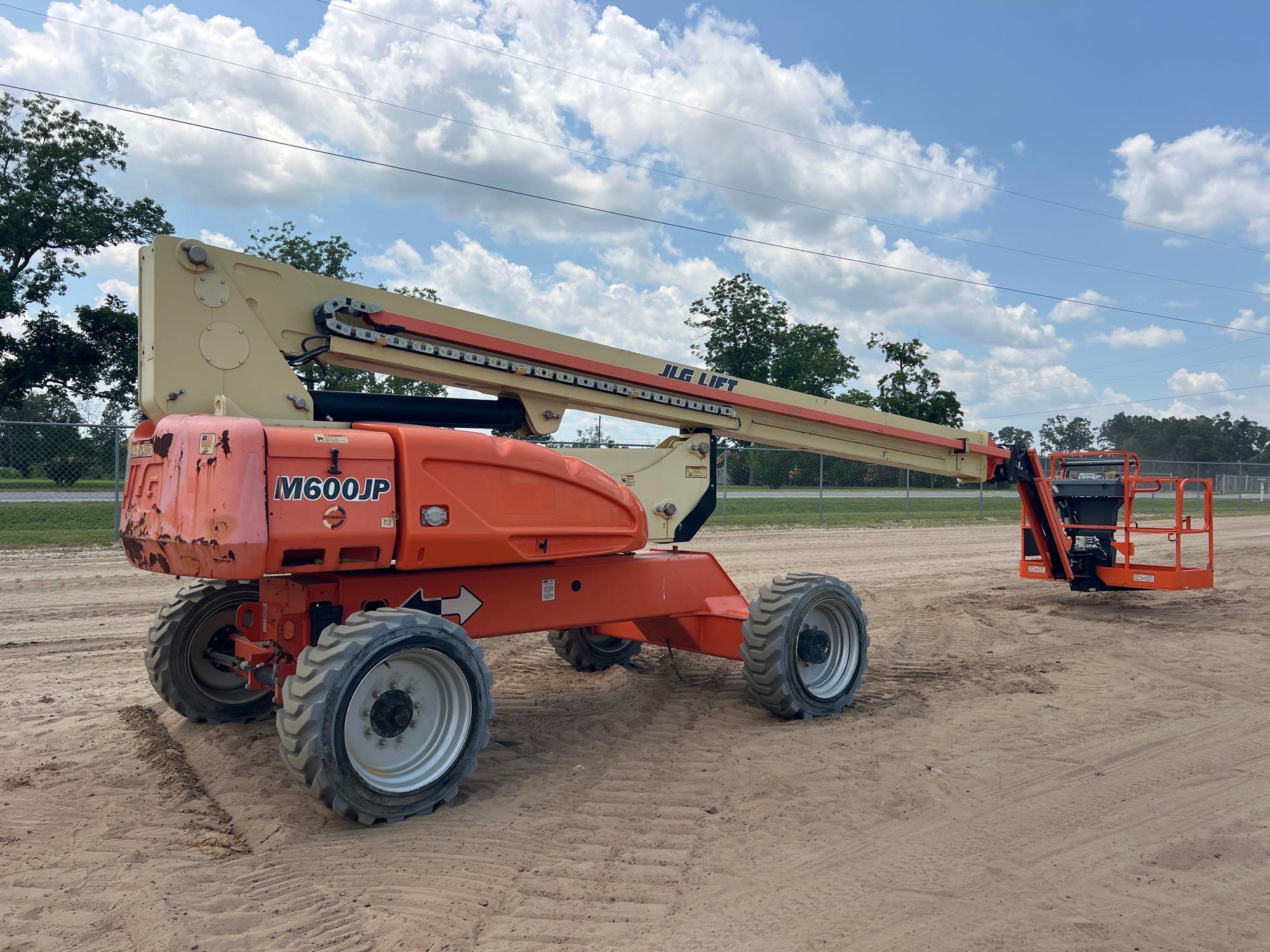 JLG M600JP