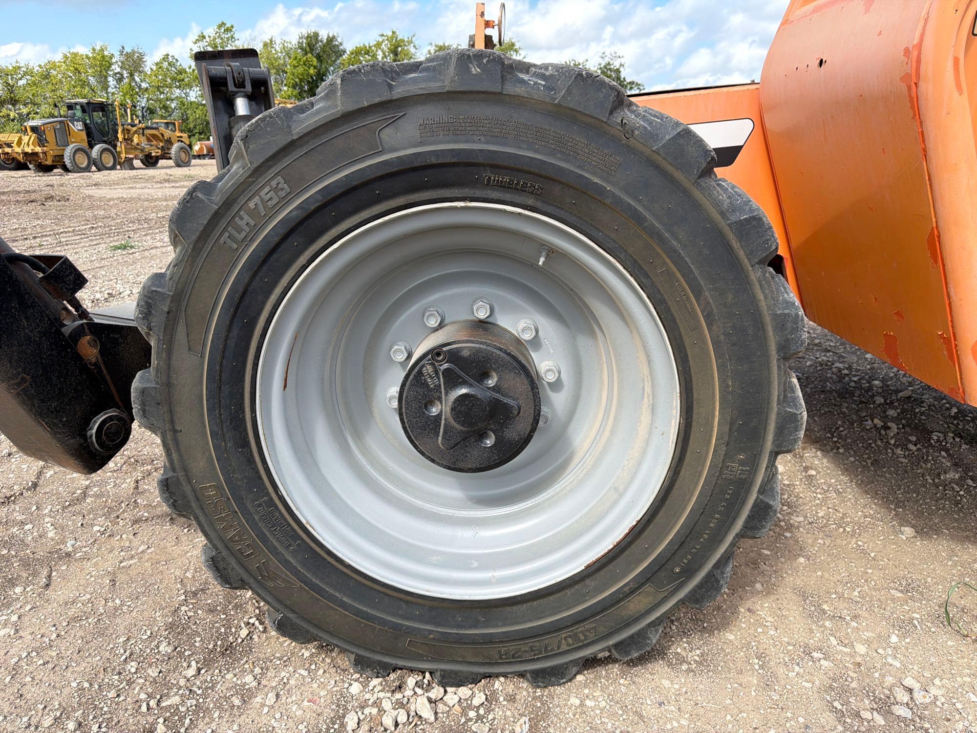 2012 JLG 10054