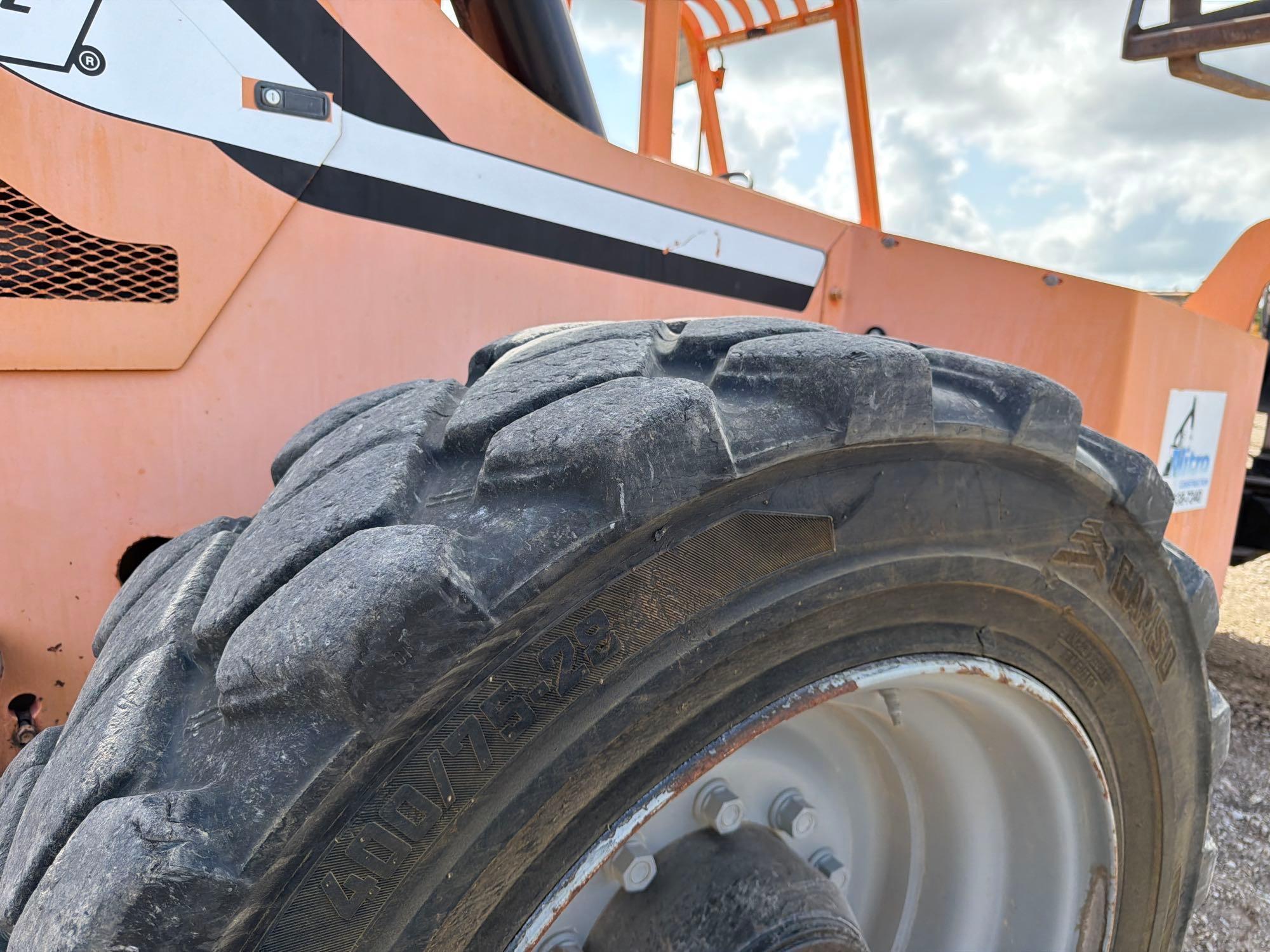 2012 JLG 10054