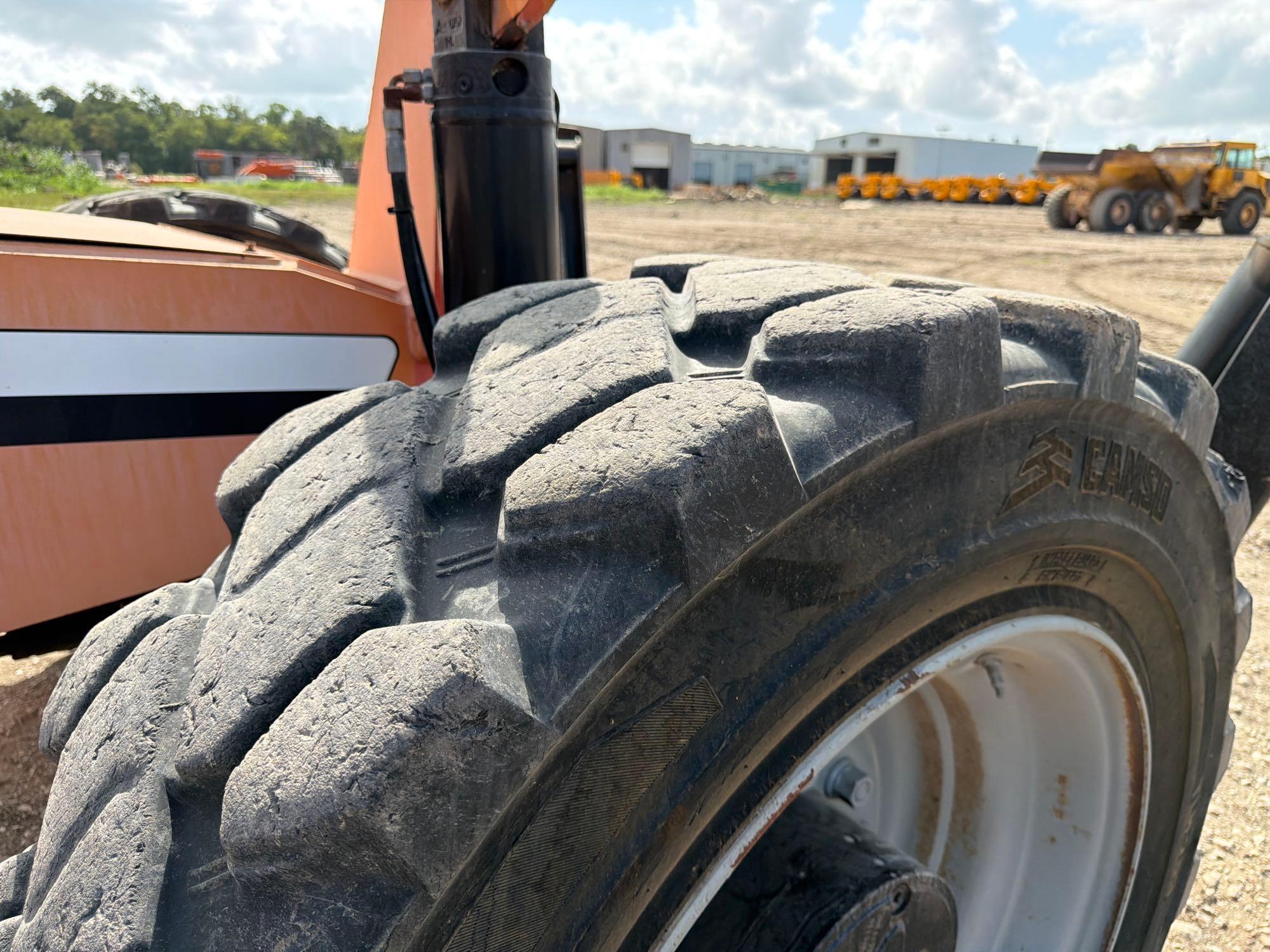 2012 JLG 10054