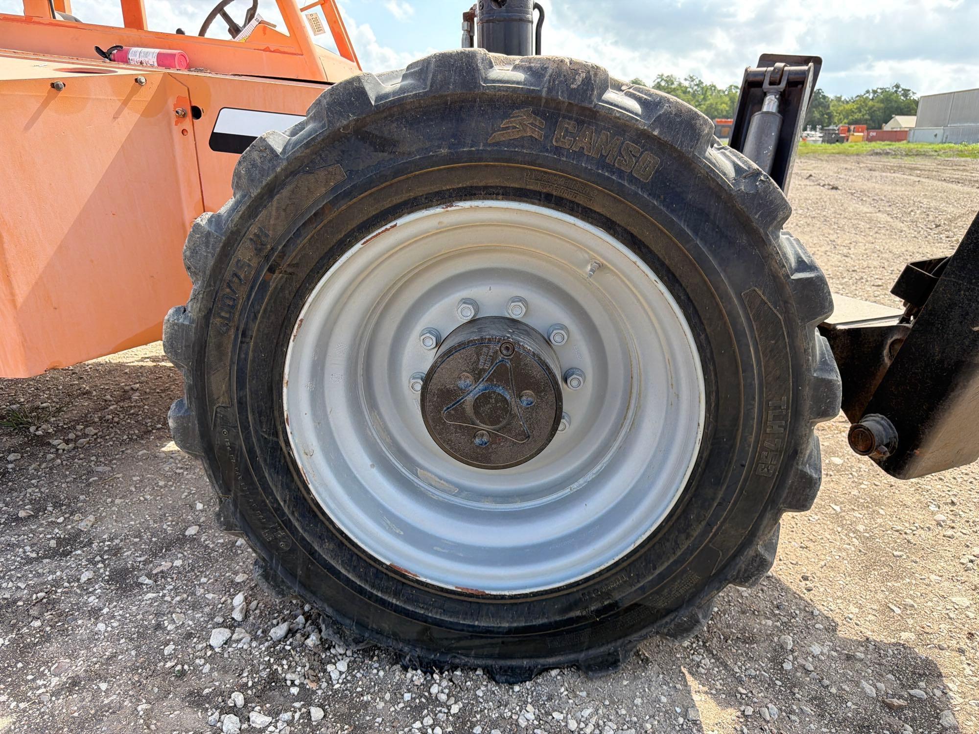 2012 JLG 10054