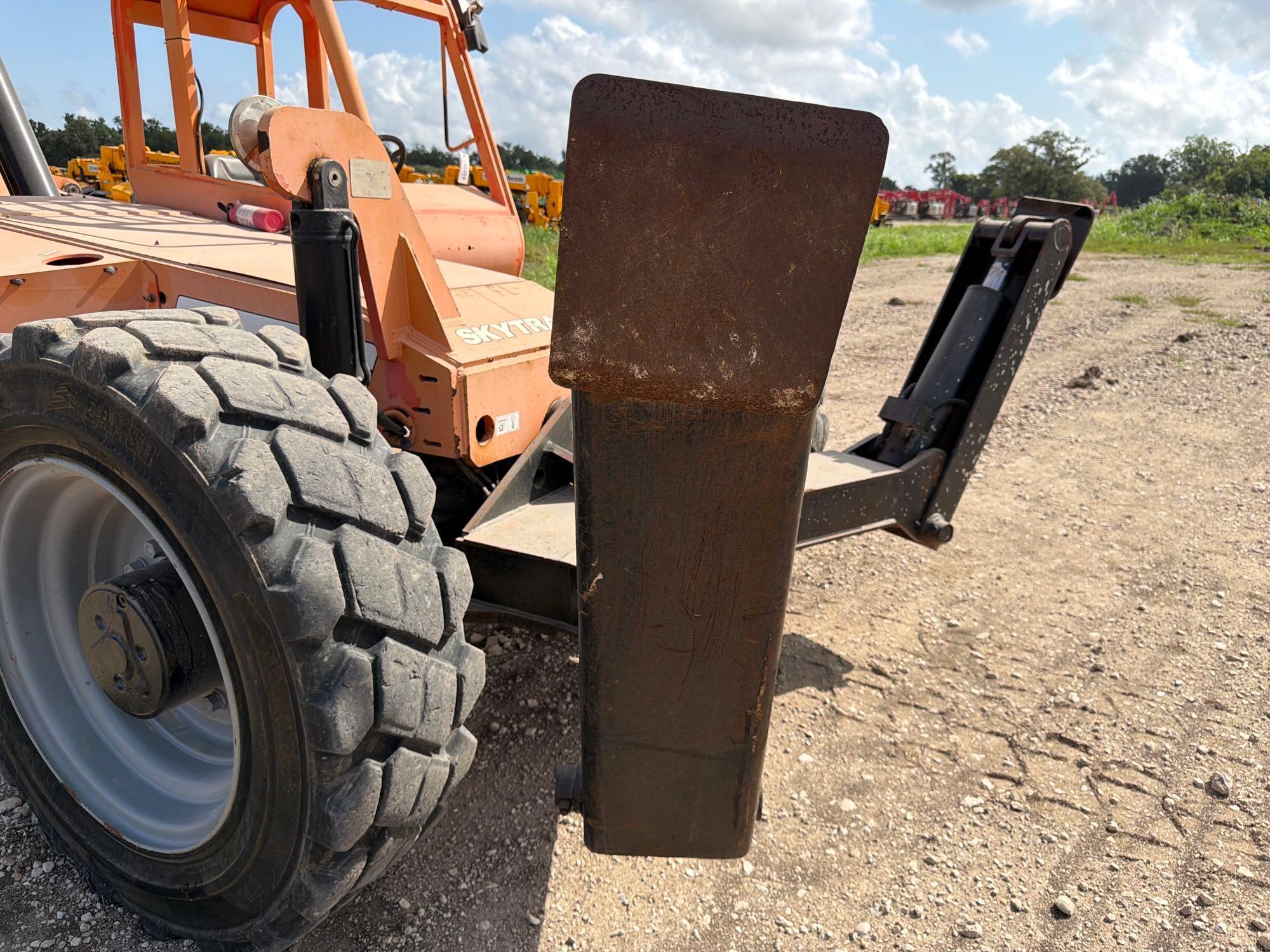 2012 JLG 10054