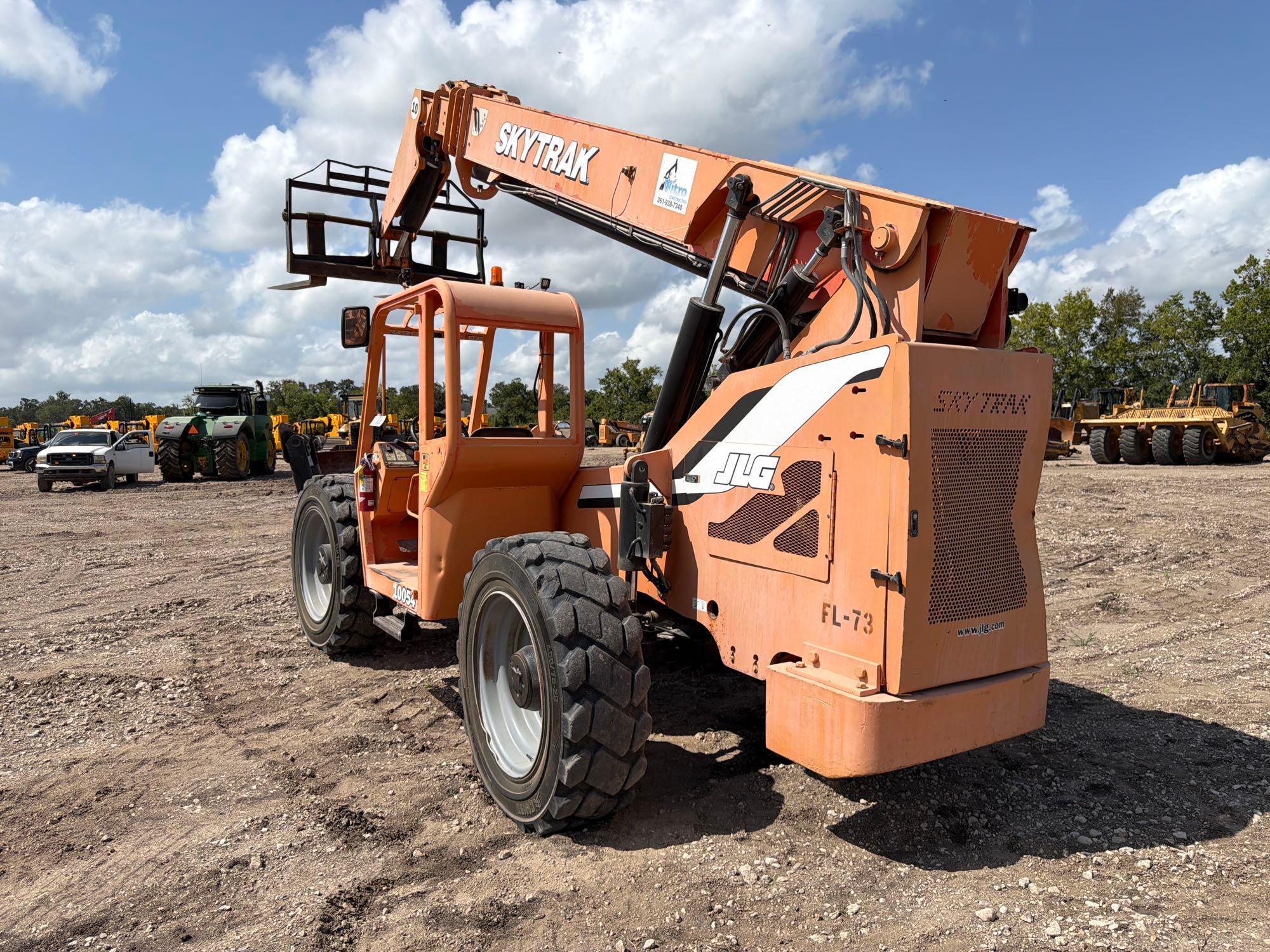 2012 JLG 10054