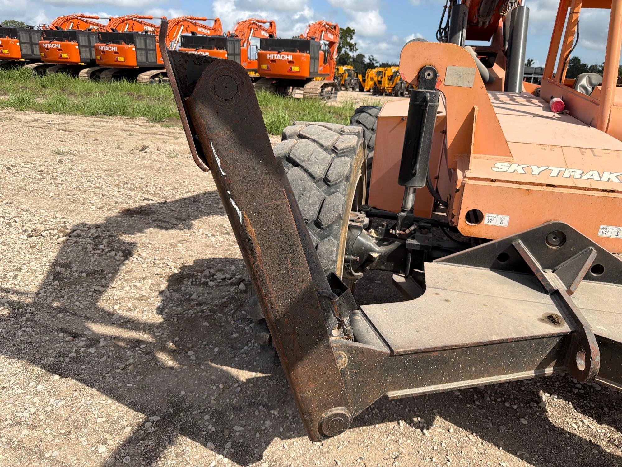 2012 JLG 10054