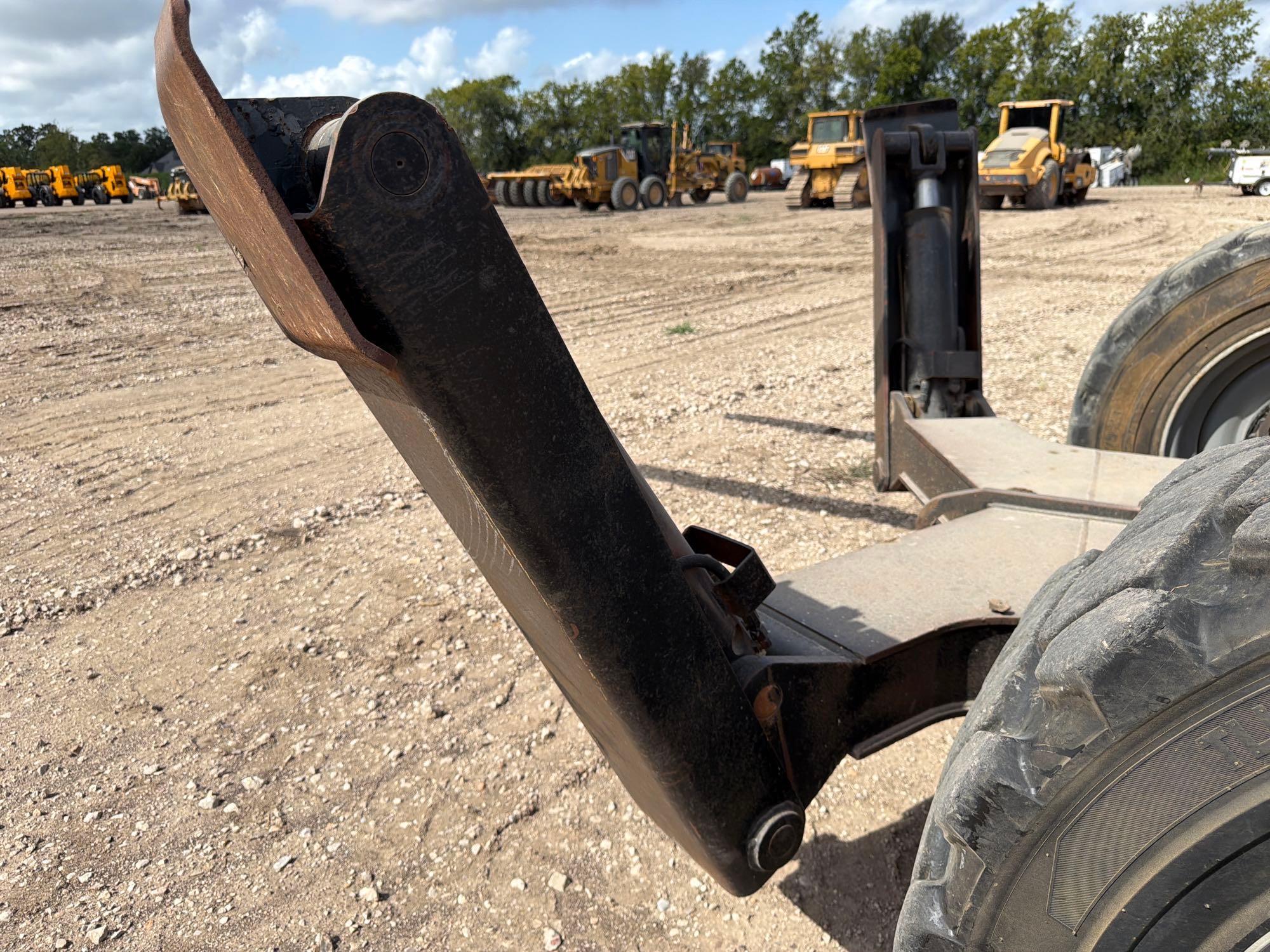 2012 JLG 10054