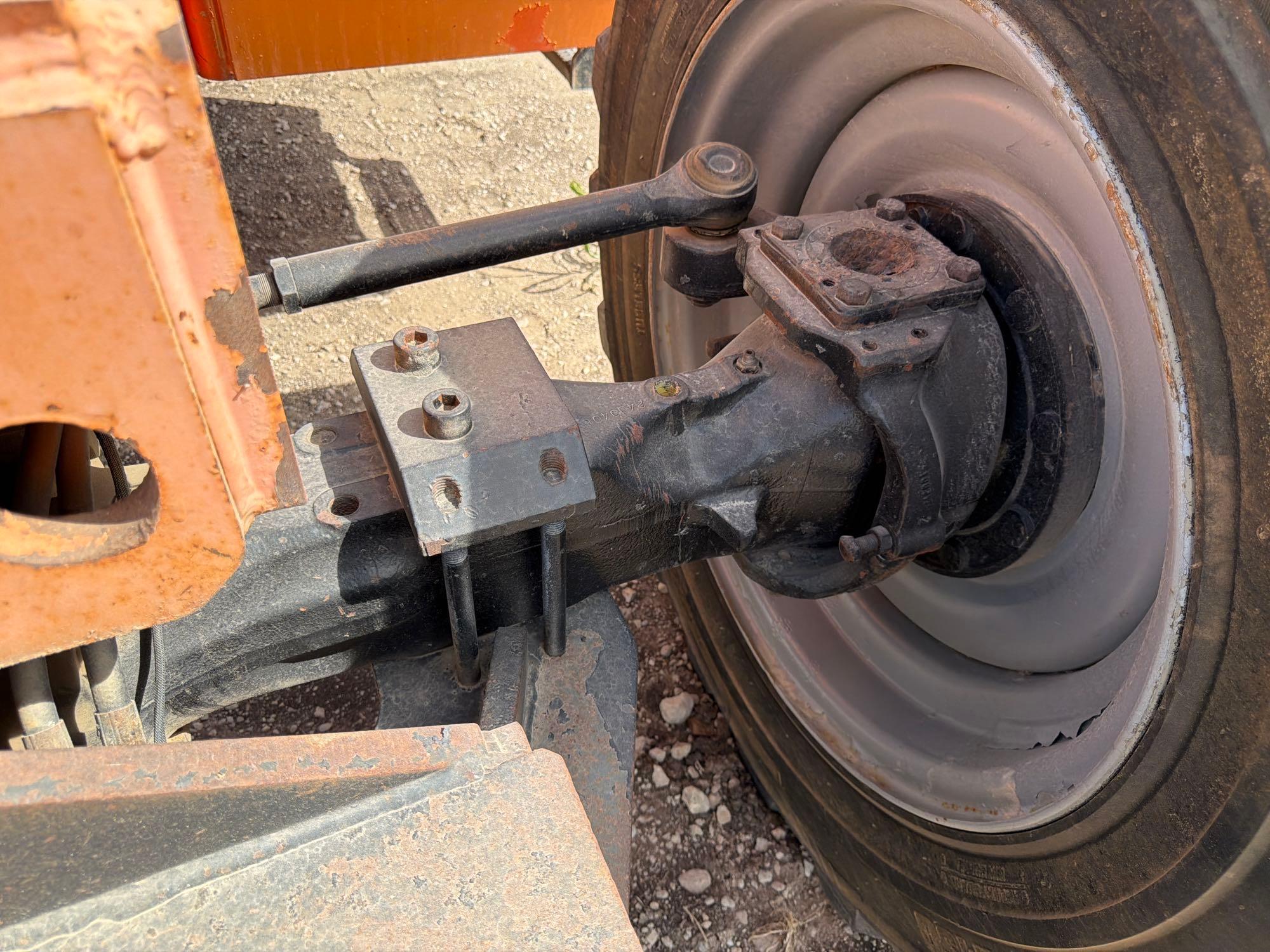2012 JLG 10054