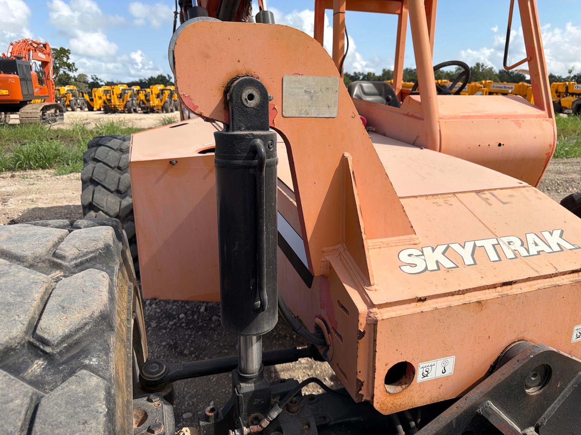 2012 JLG 10054