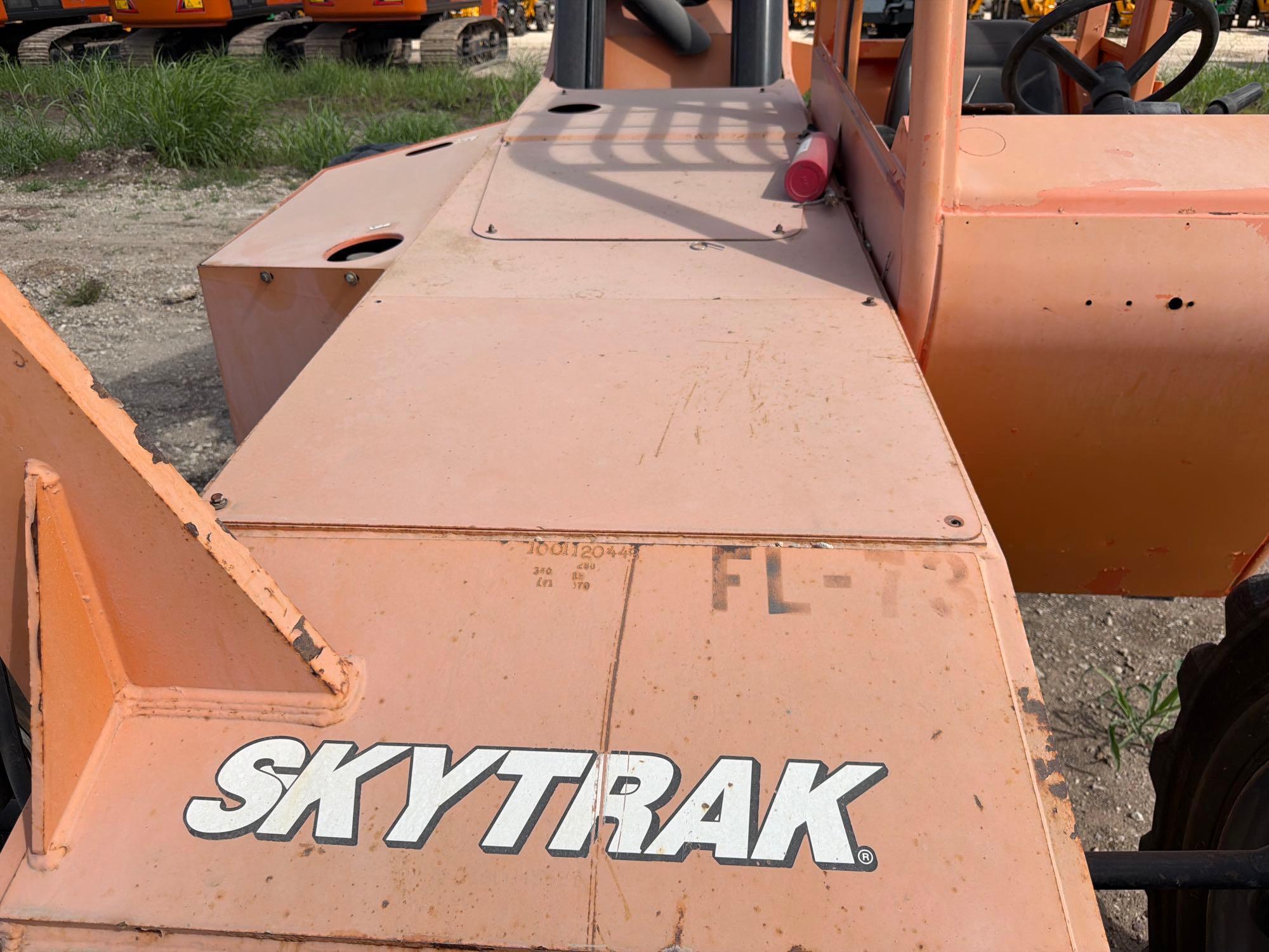 2012 JLG 10054
