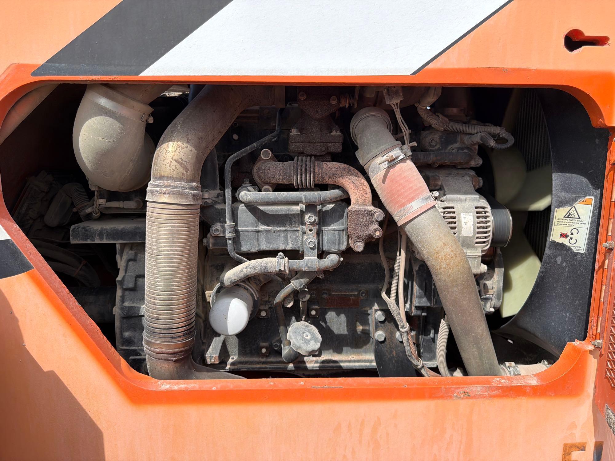 2012 JLG 10054