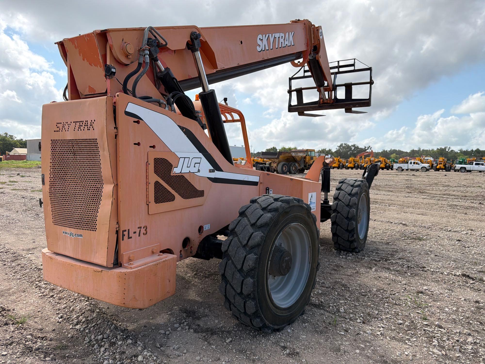 2012 JLG 10054