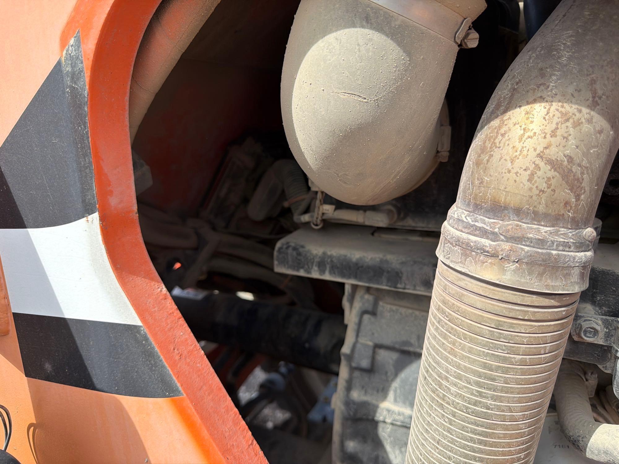 2012 JLG 10054