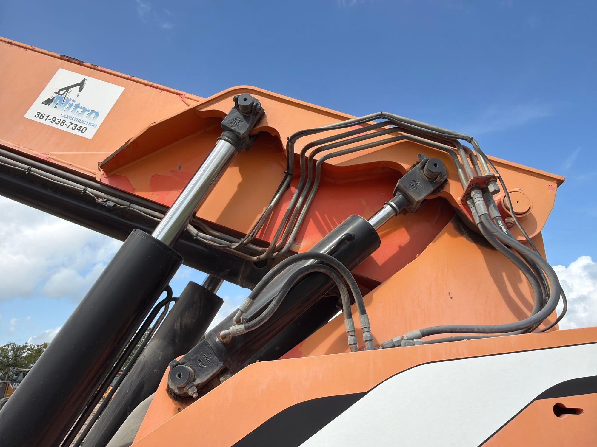 2012 JLG 10054