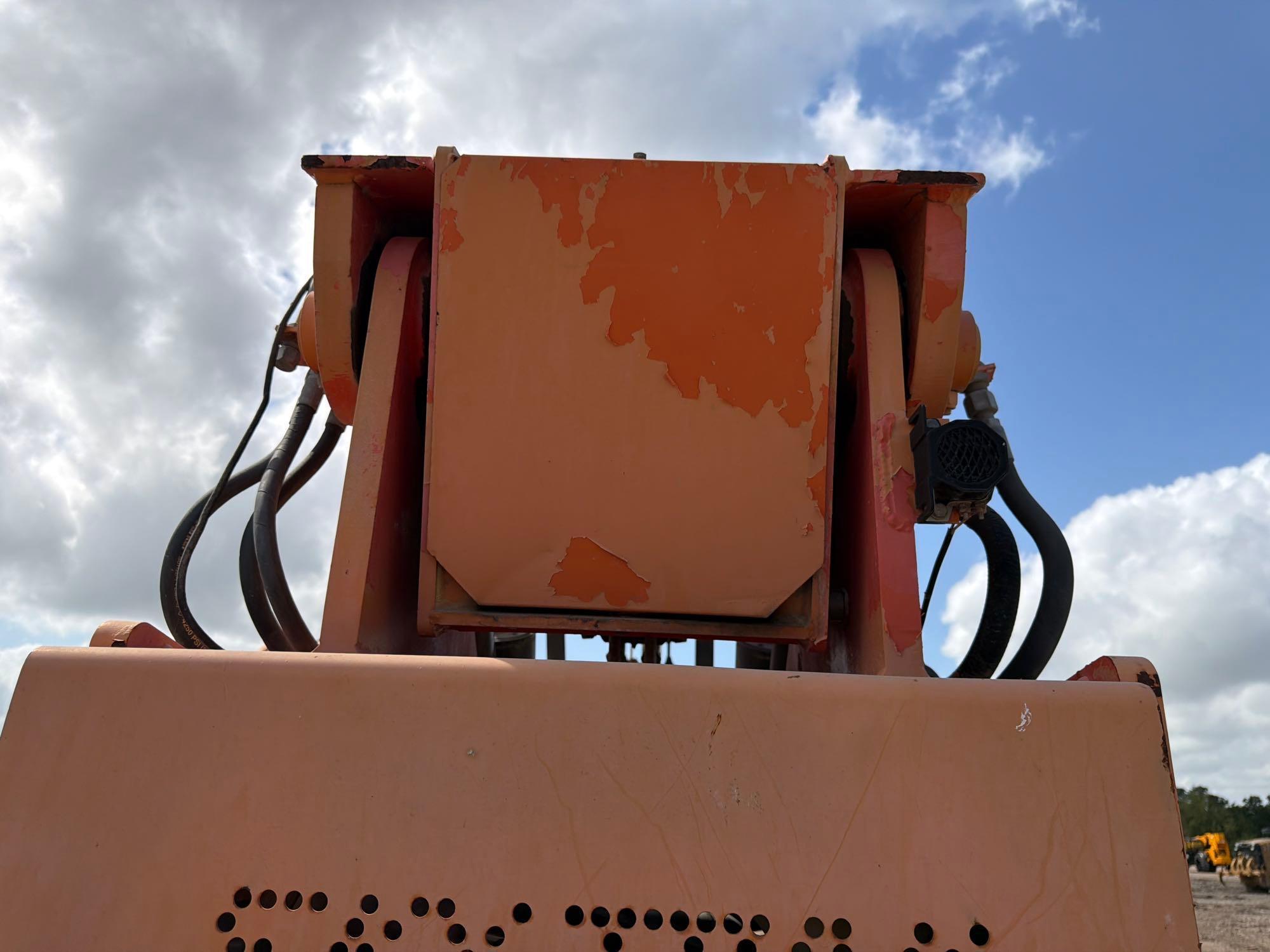 2012 JLG 10054