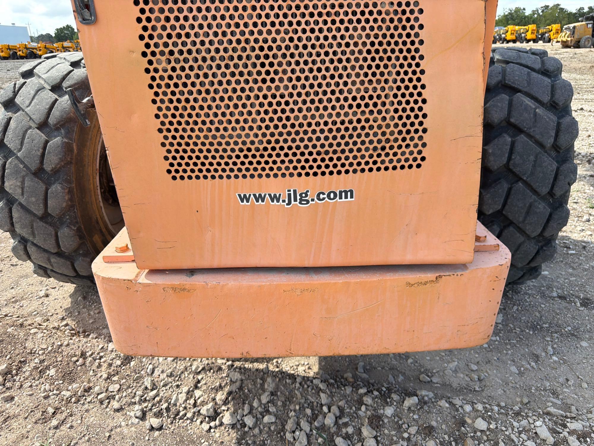 2012 JLG 10054
