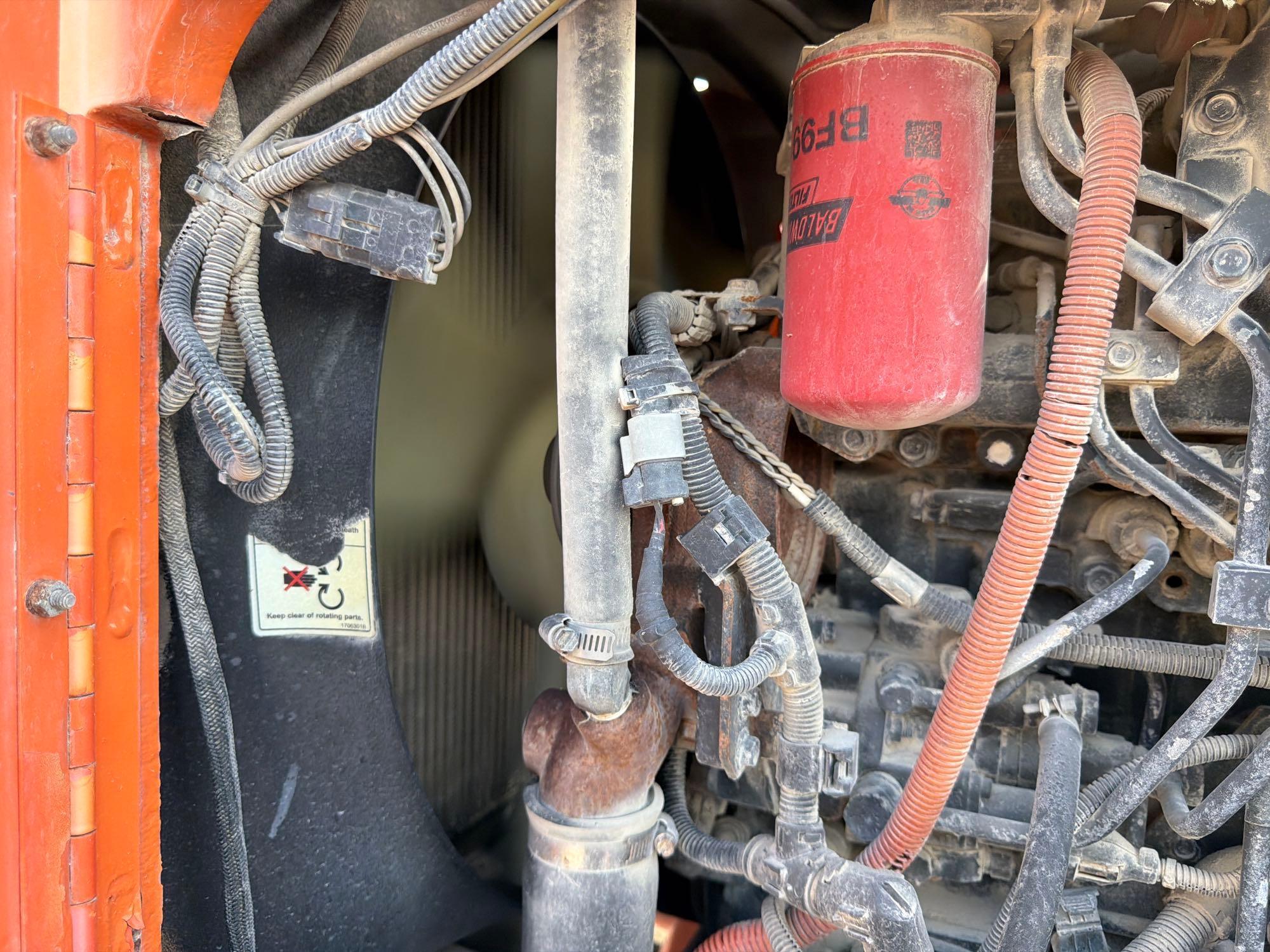 2012 JLG 10054