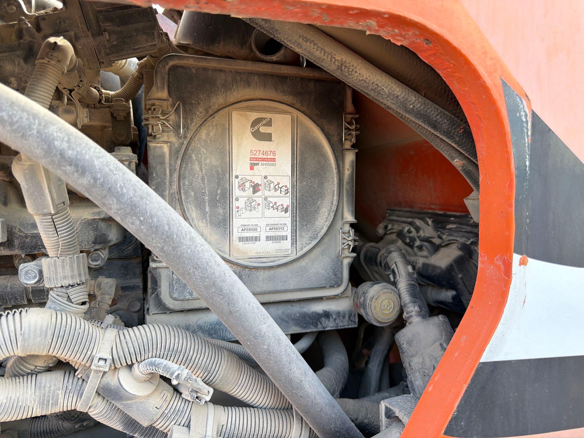 2012 JLG 10054