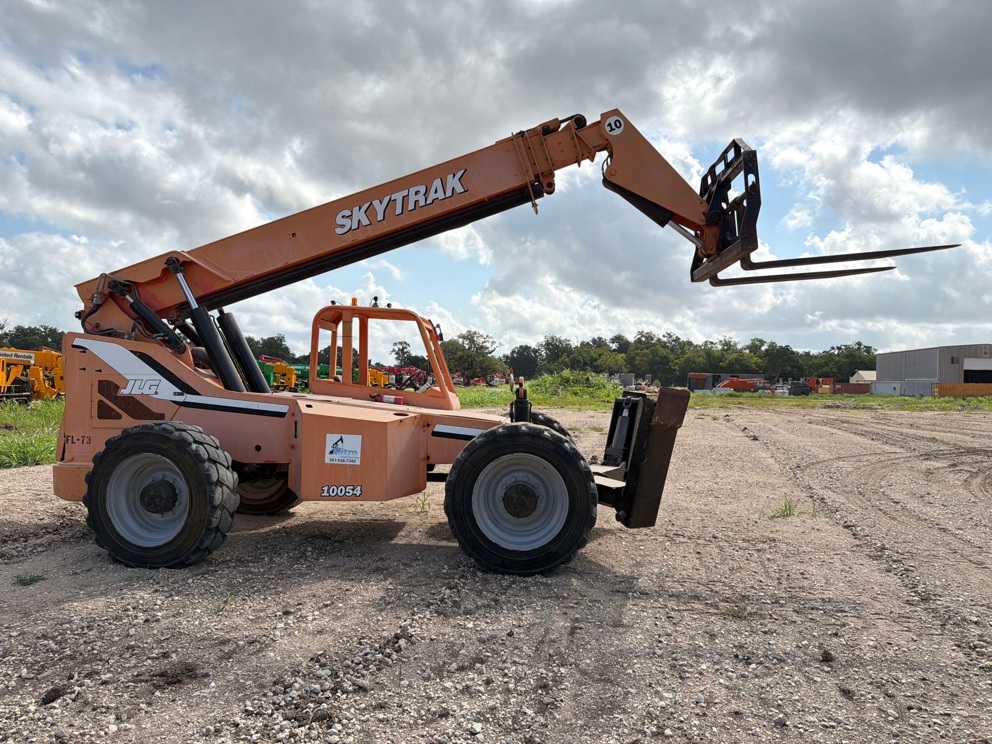 2012 JLG 10054