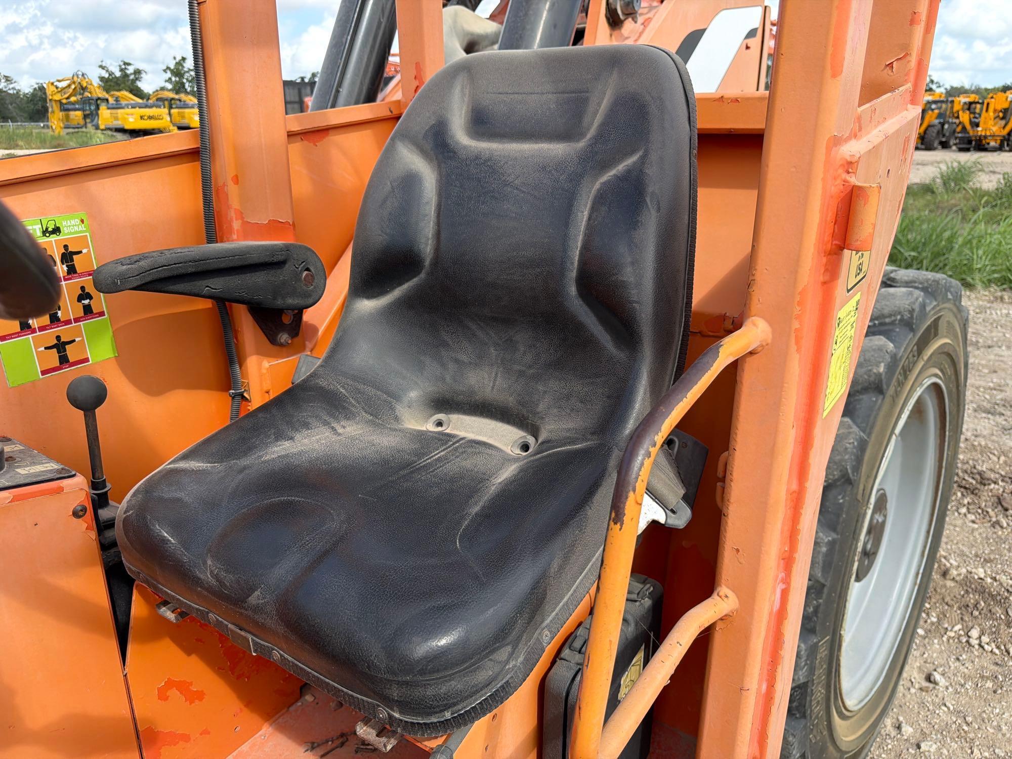 2012 JLG 10054