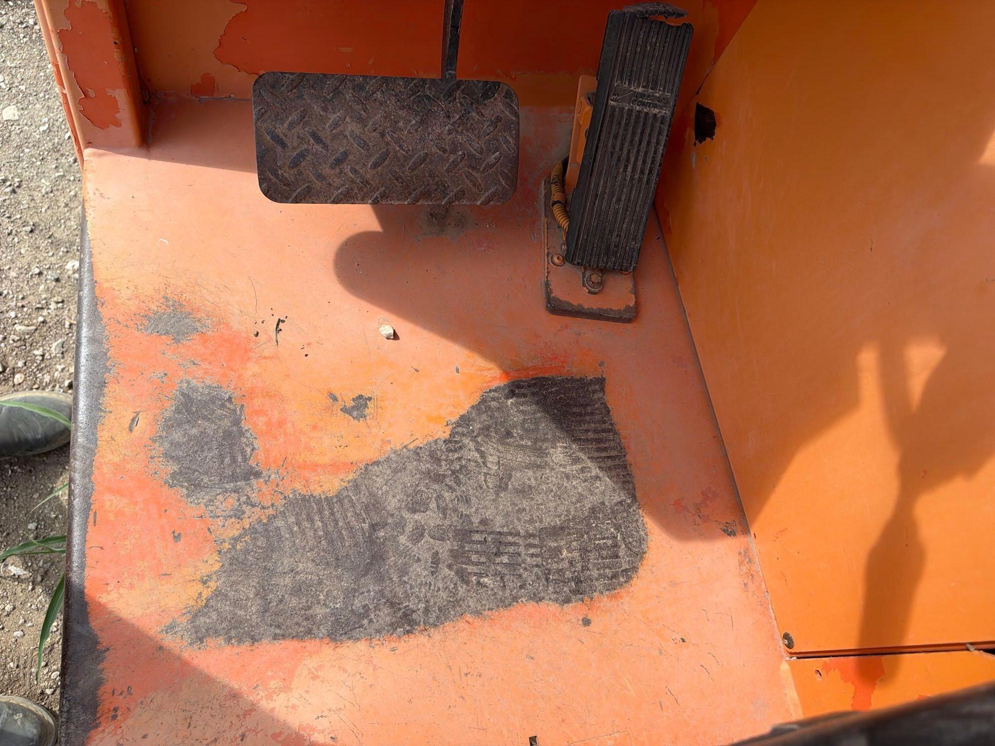 2012 JLG 10054