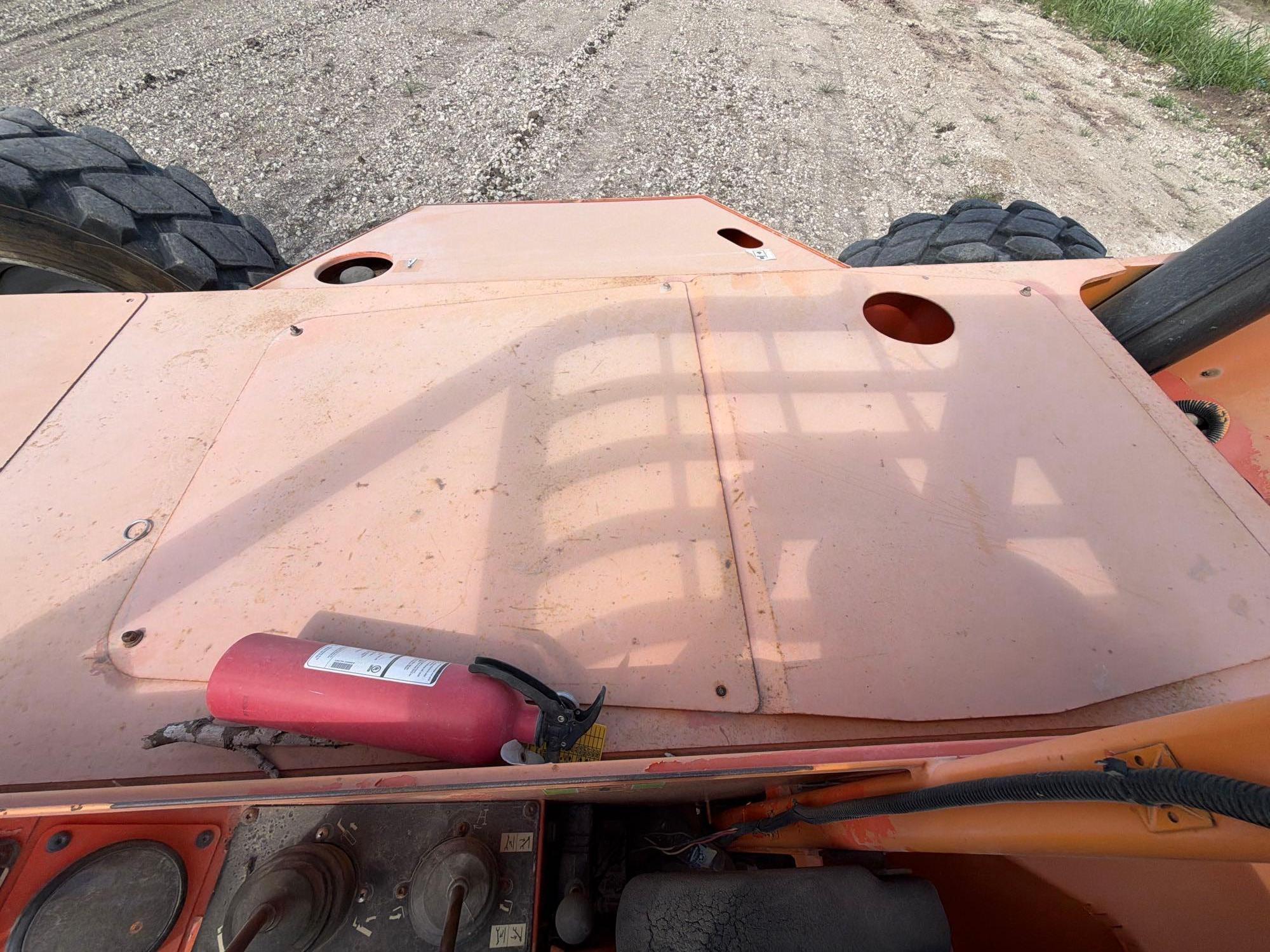 2012 JLG 10054