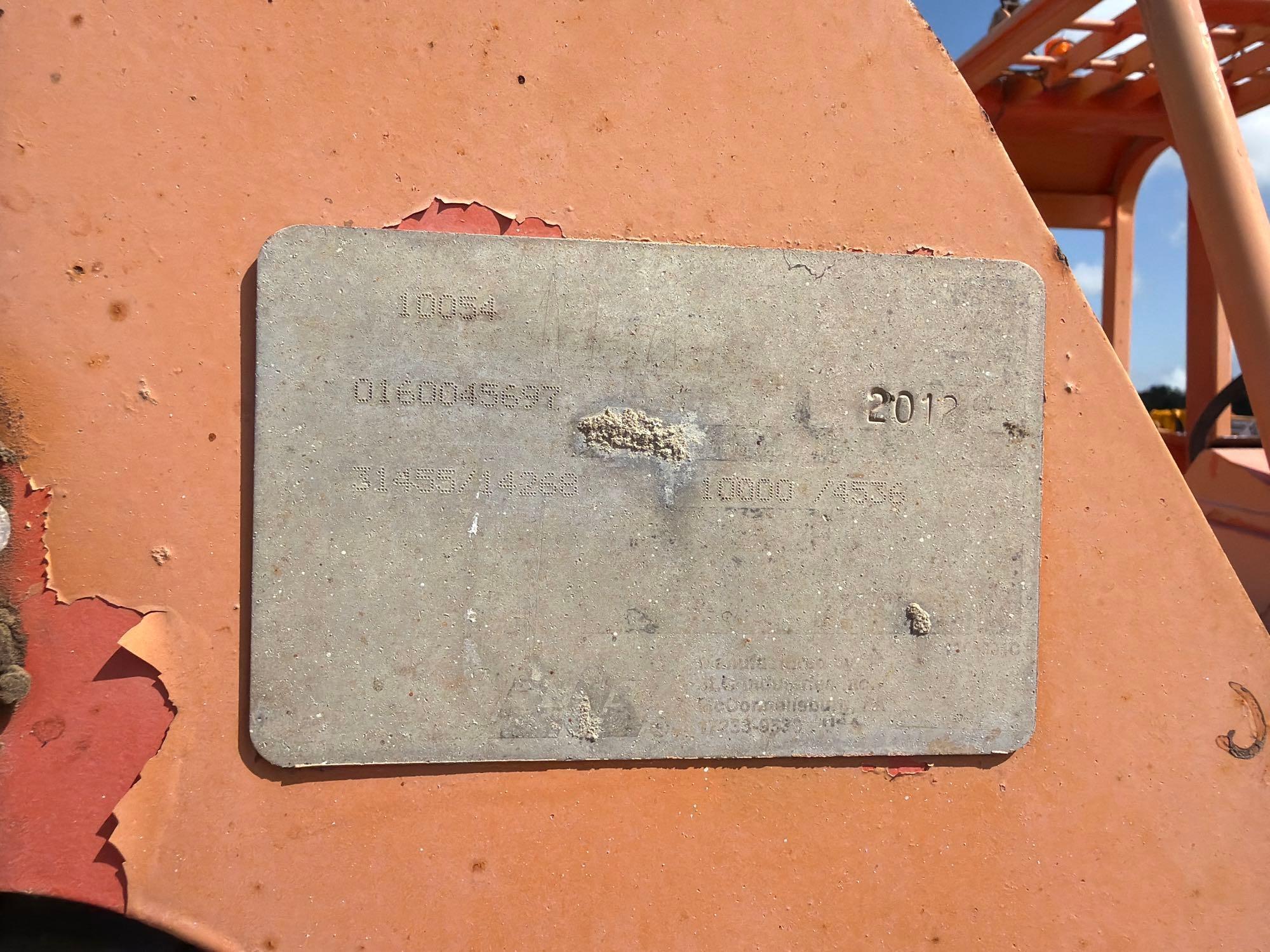 2012 JLG 10054