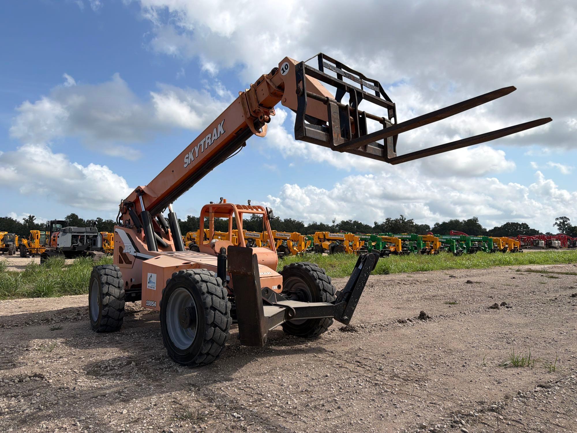 2012 JLG 10054