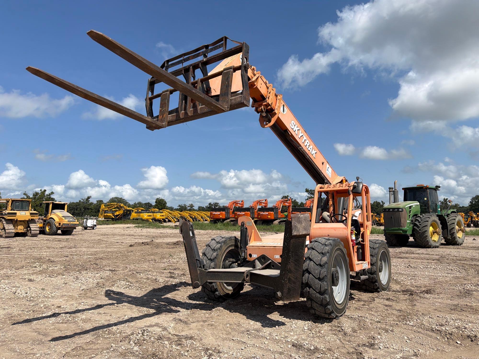 2012 JLG 10054