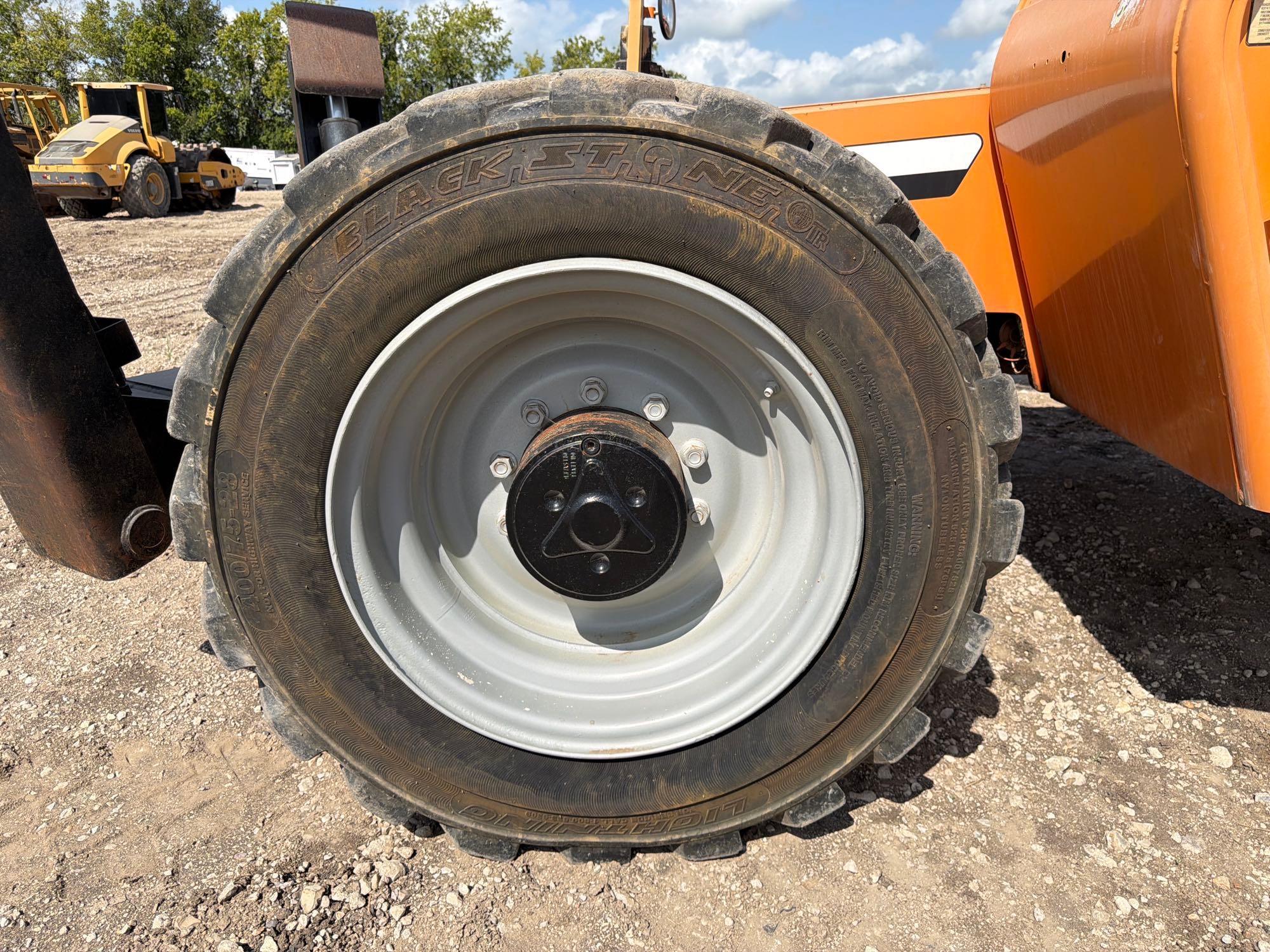 2012 JLG 10054