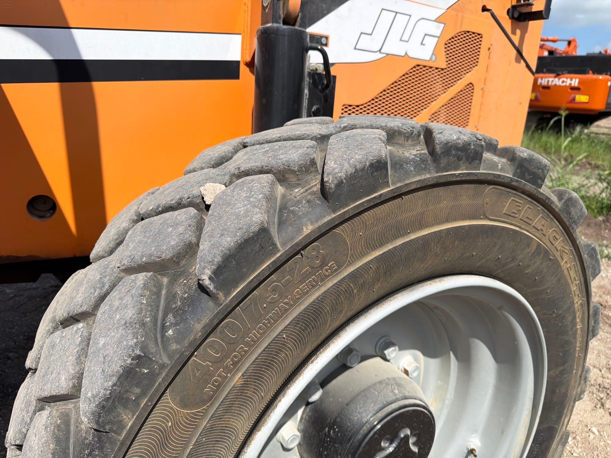 2012 JLG 10054