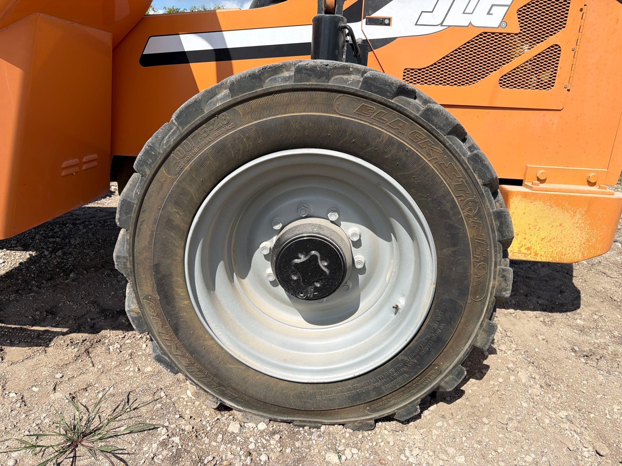 2012 JLG 10054