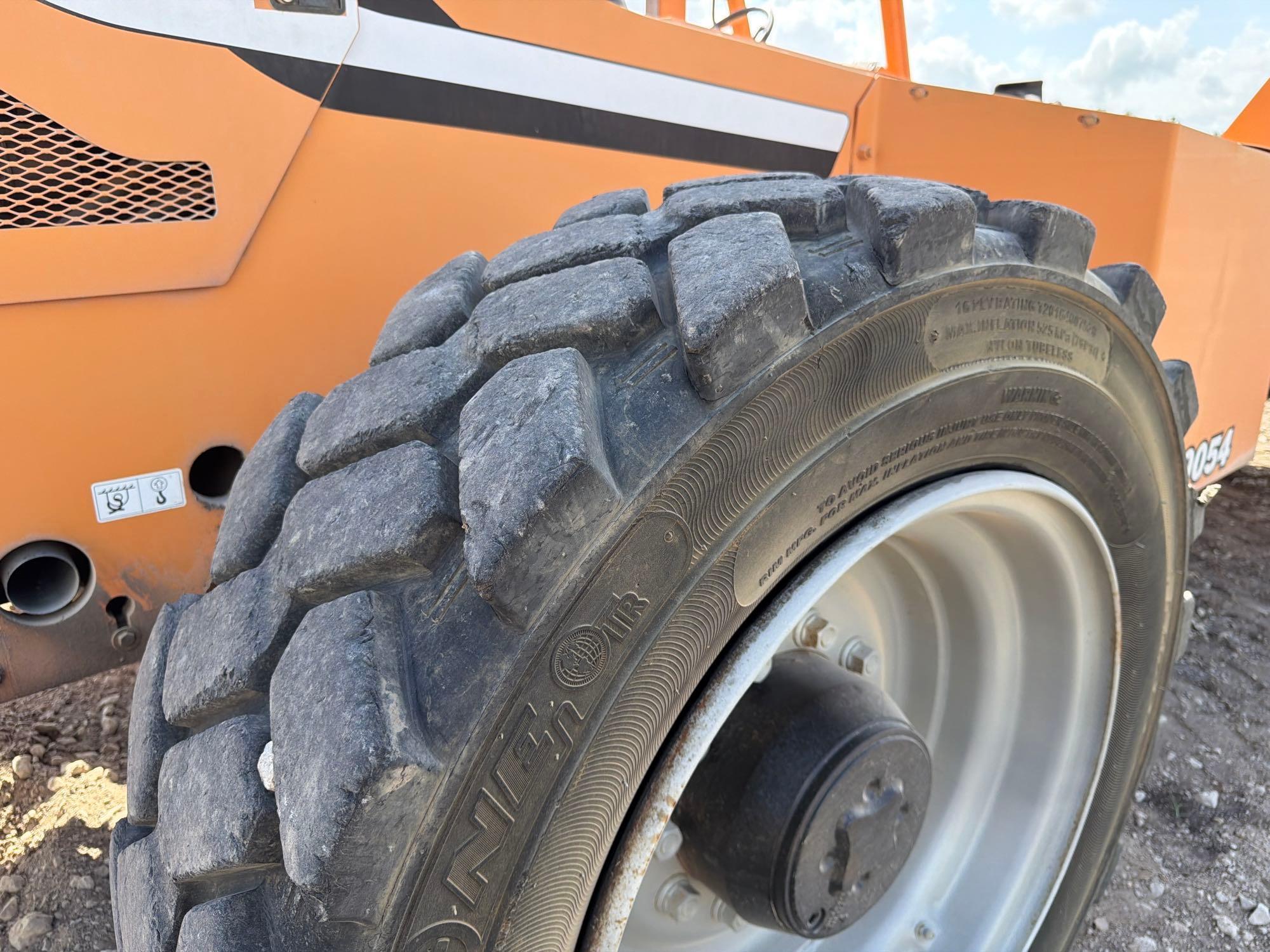 2012 JLG 10054