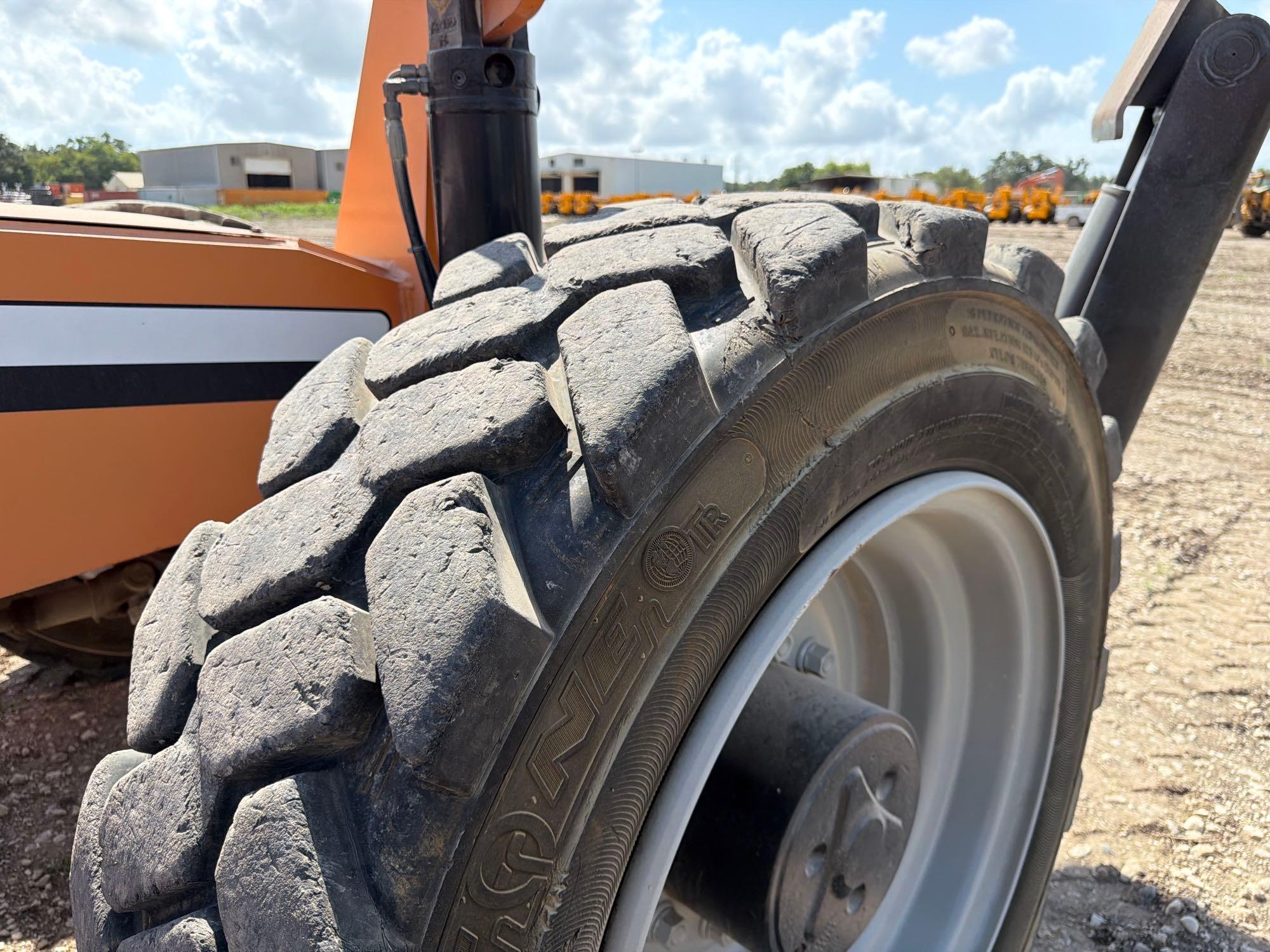 2012 JLG 10054
