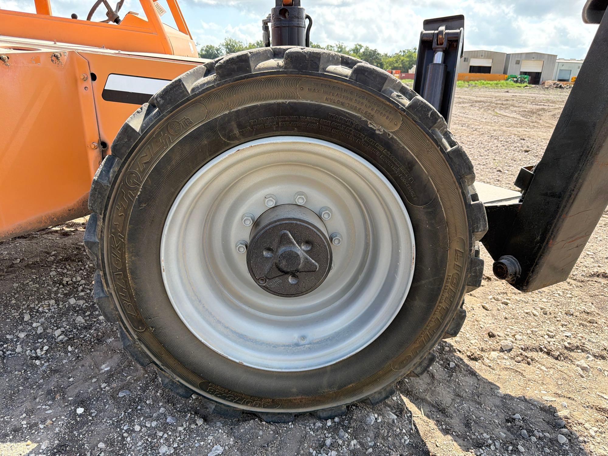 2012 JLG 10054