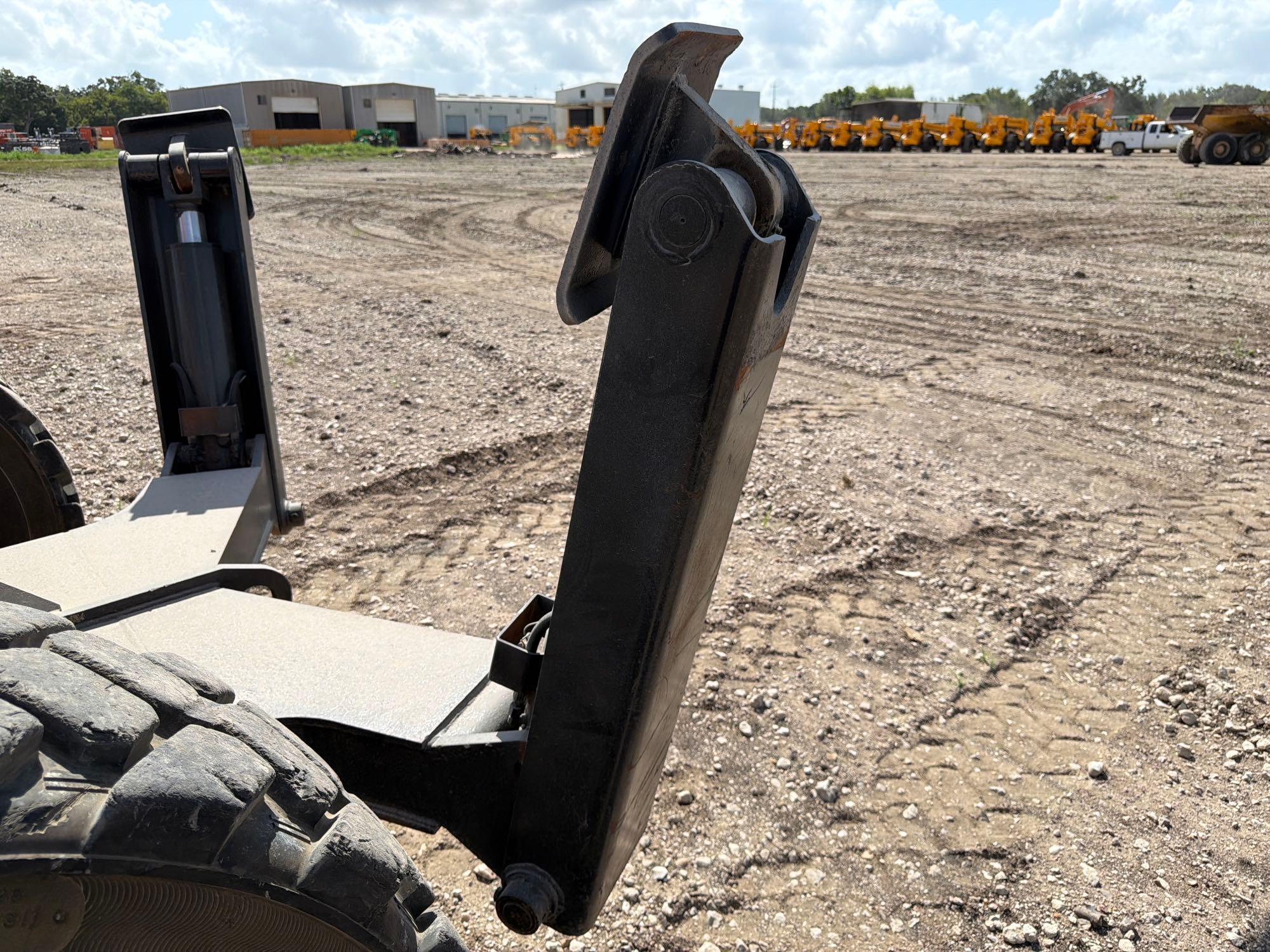 2012 JLG 10054