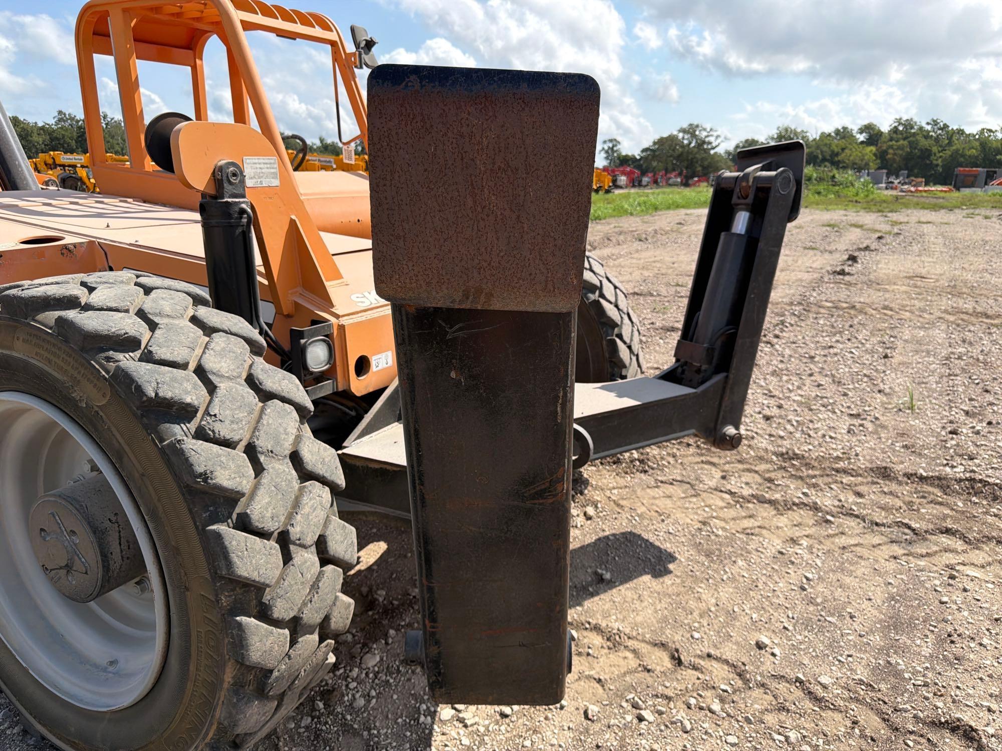2012 JLG 10054