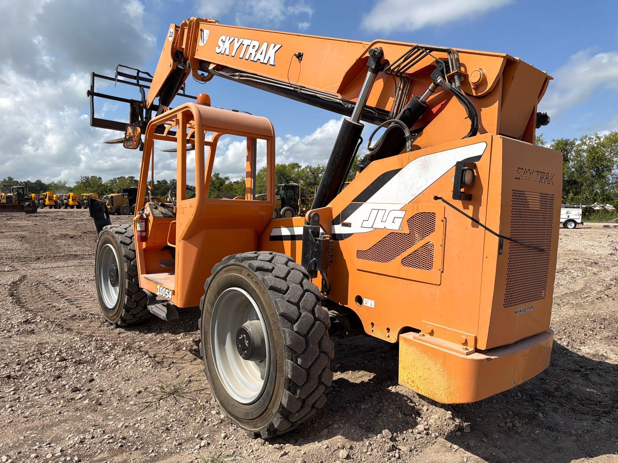 2012 JLG 10054