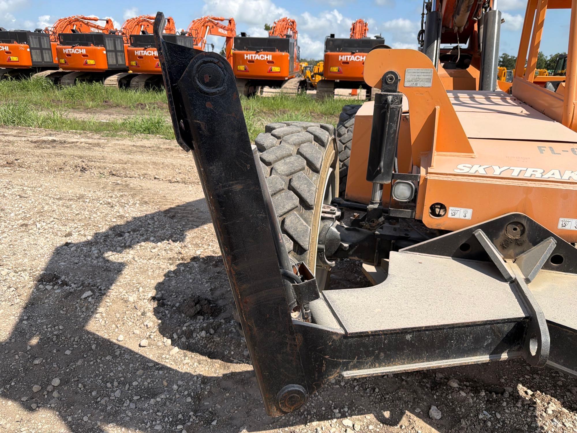2012 JLG 10054