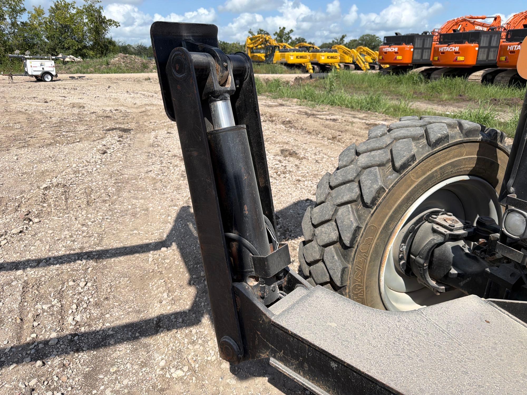 2012 JLG 10054