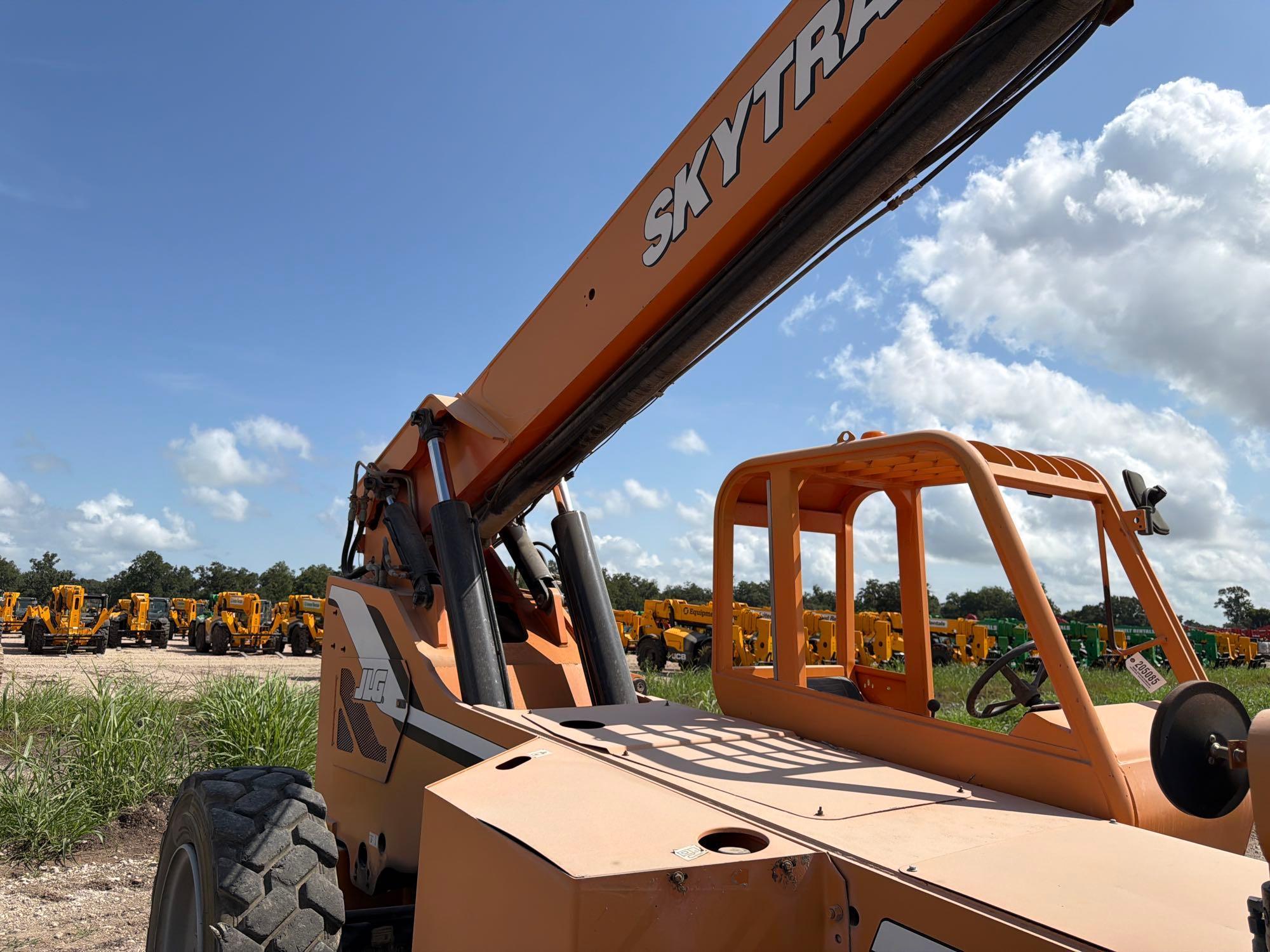 2012 JLG 10054