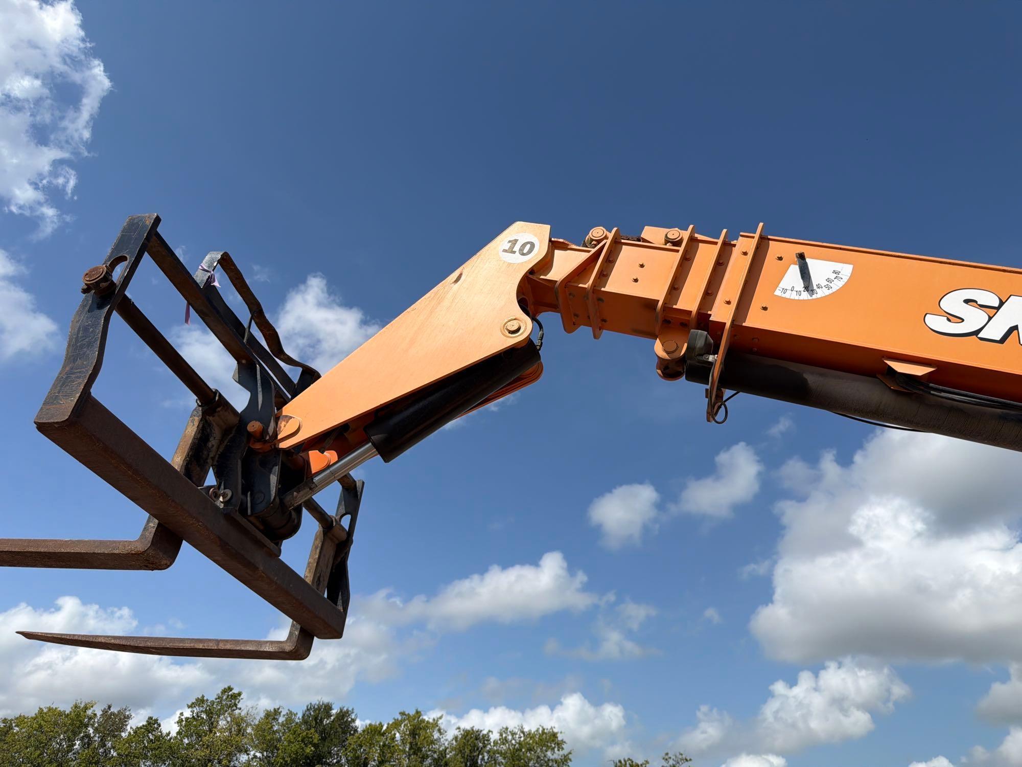 2012 JLG 10054