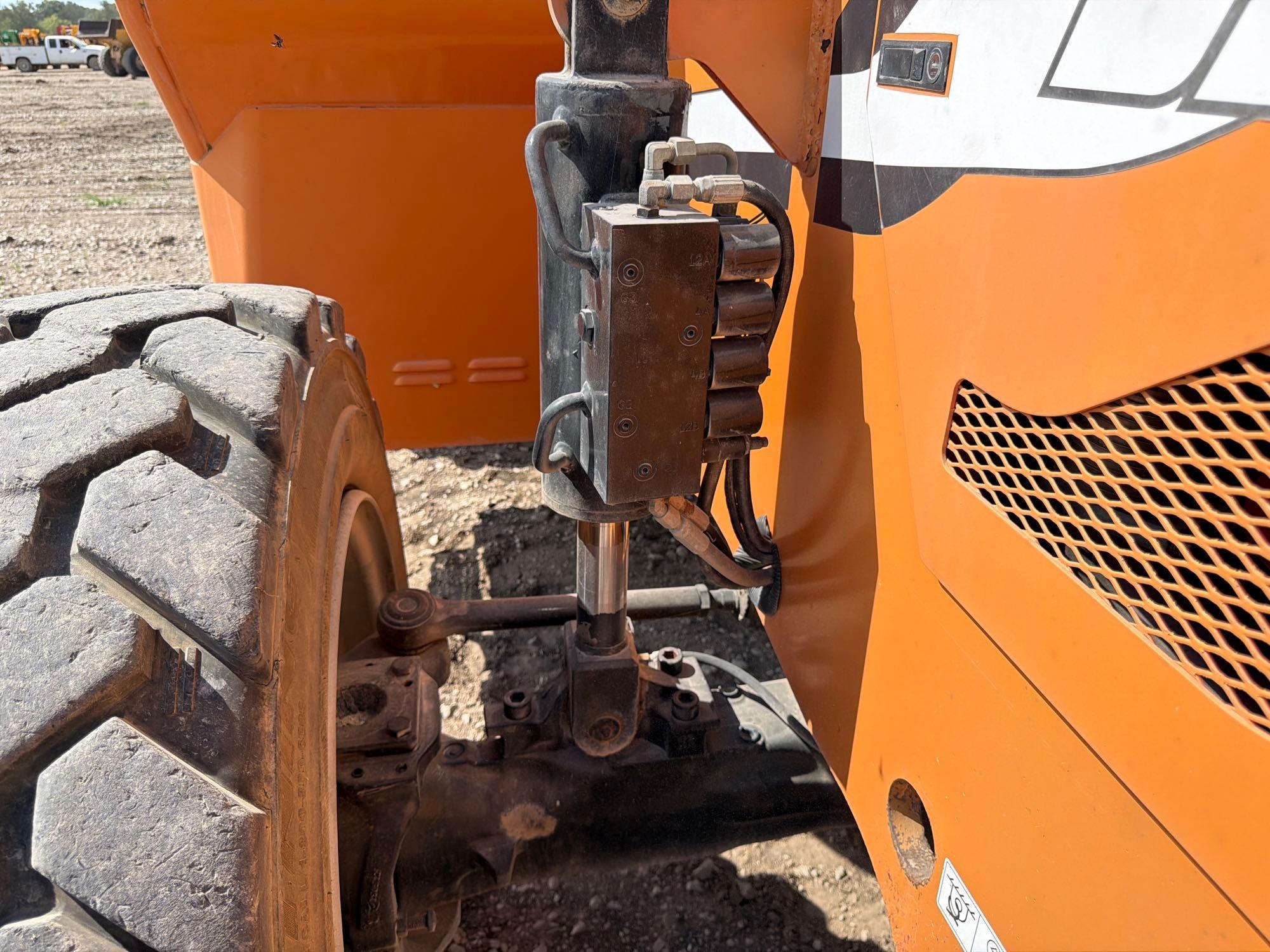 2012 JLG 10054