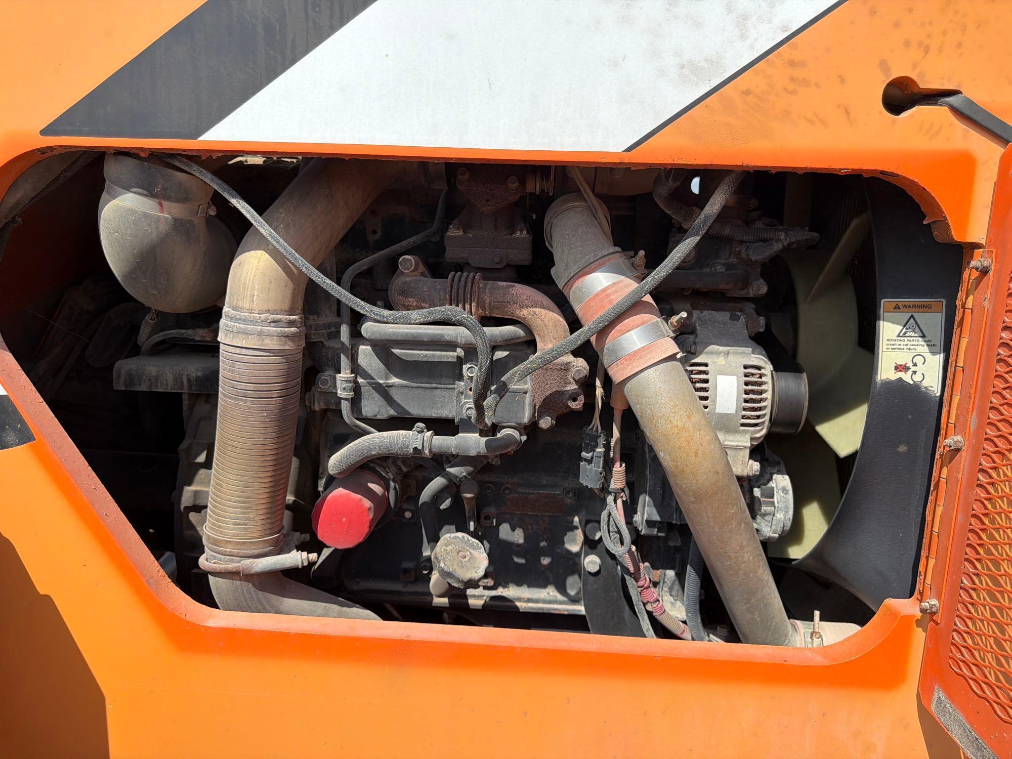 2012 JLG 10054