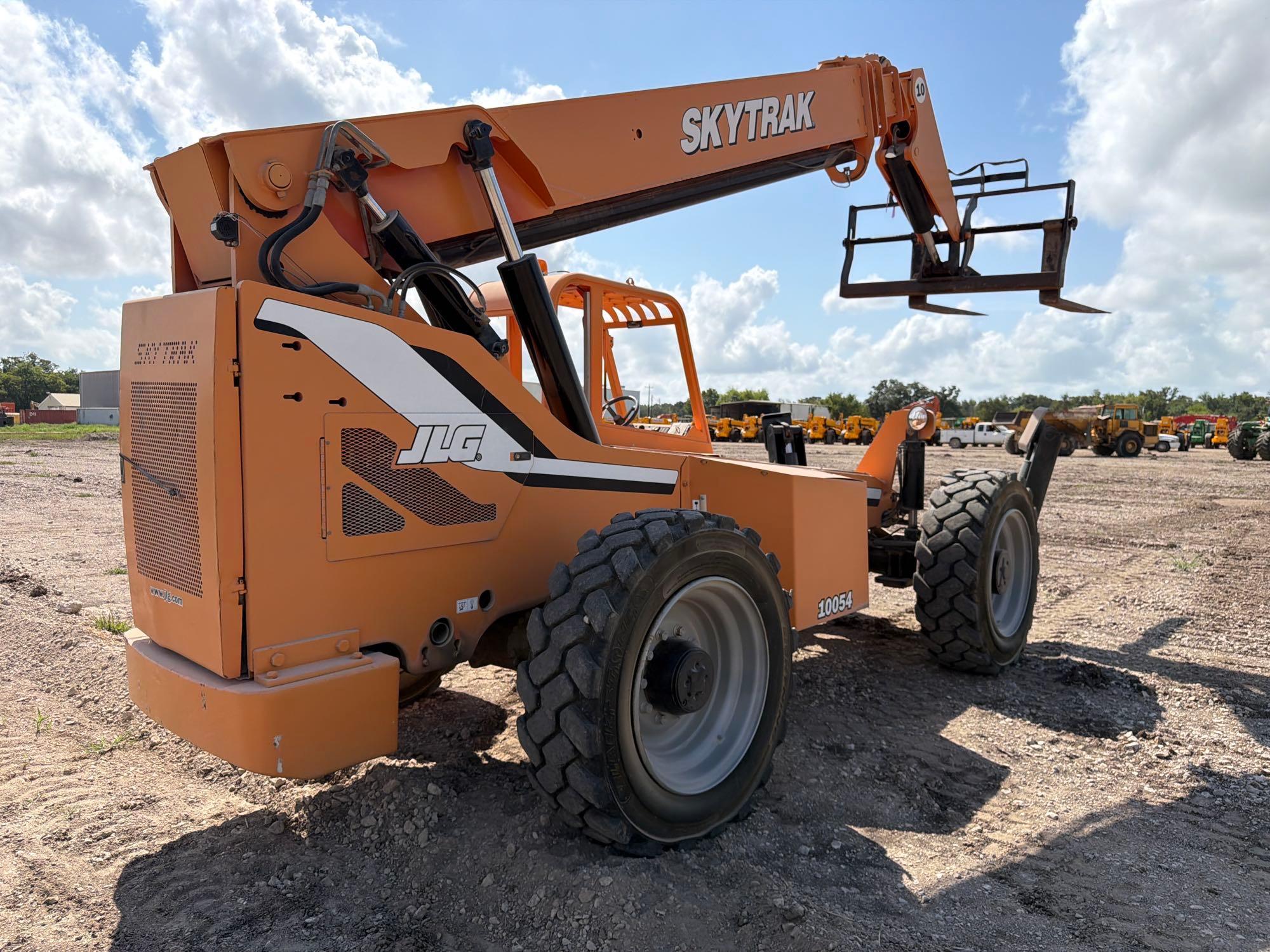 2012 JLG 10054
