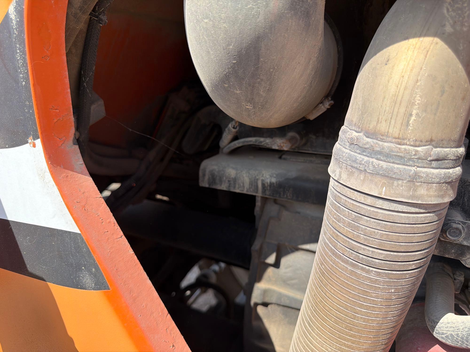 2012 JLG 10054