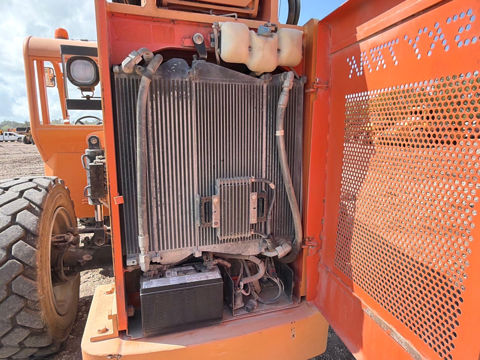 2012 JLG 10054