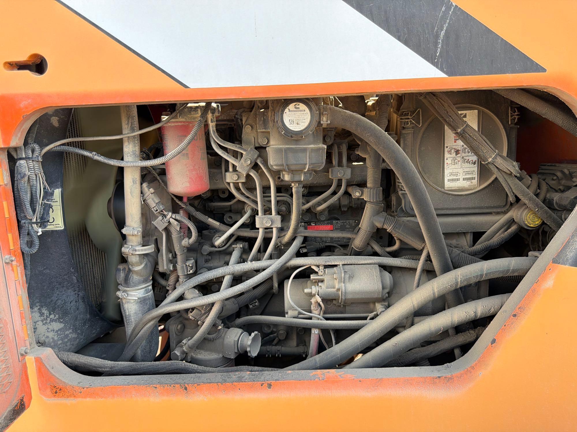 2012 JLG 10054