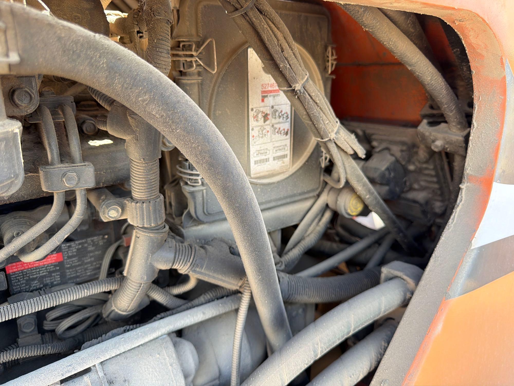 2012 JLG 10054